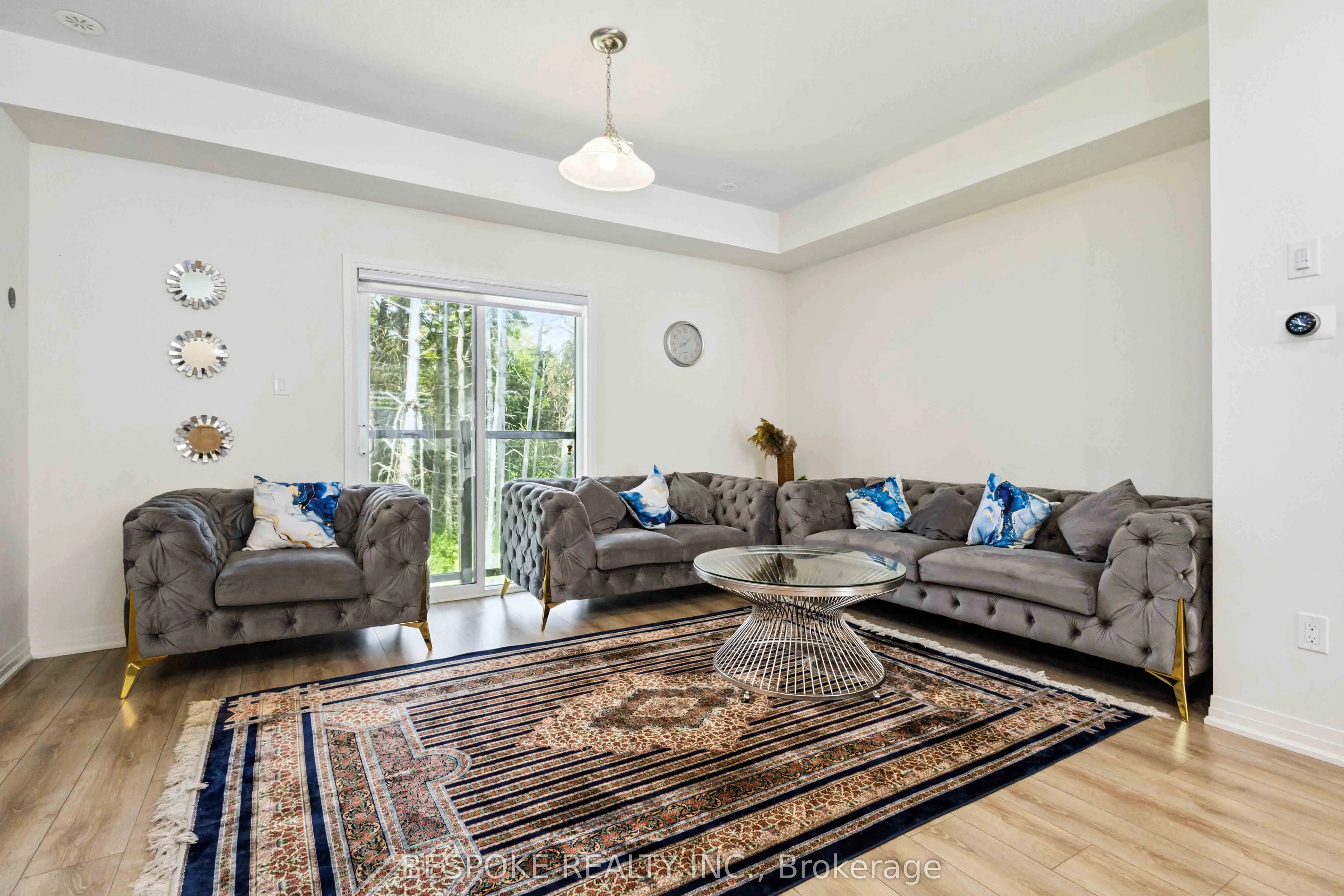 17 Esquire Way