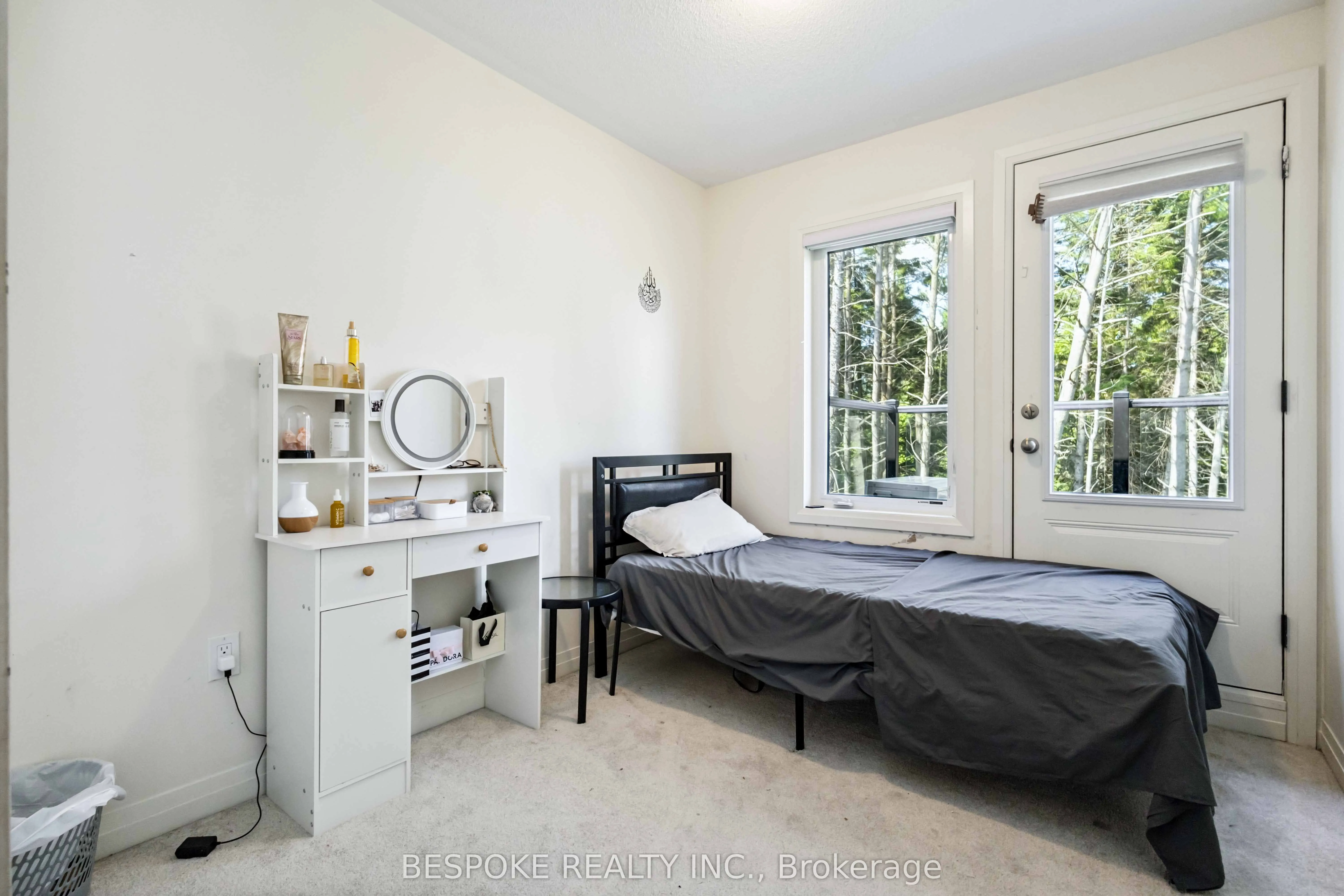 17 Esquire Way