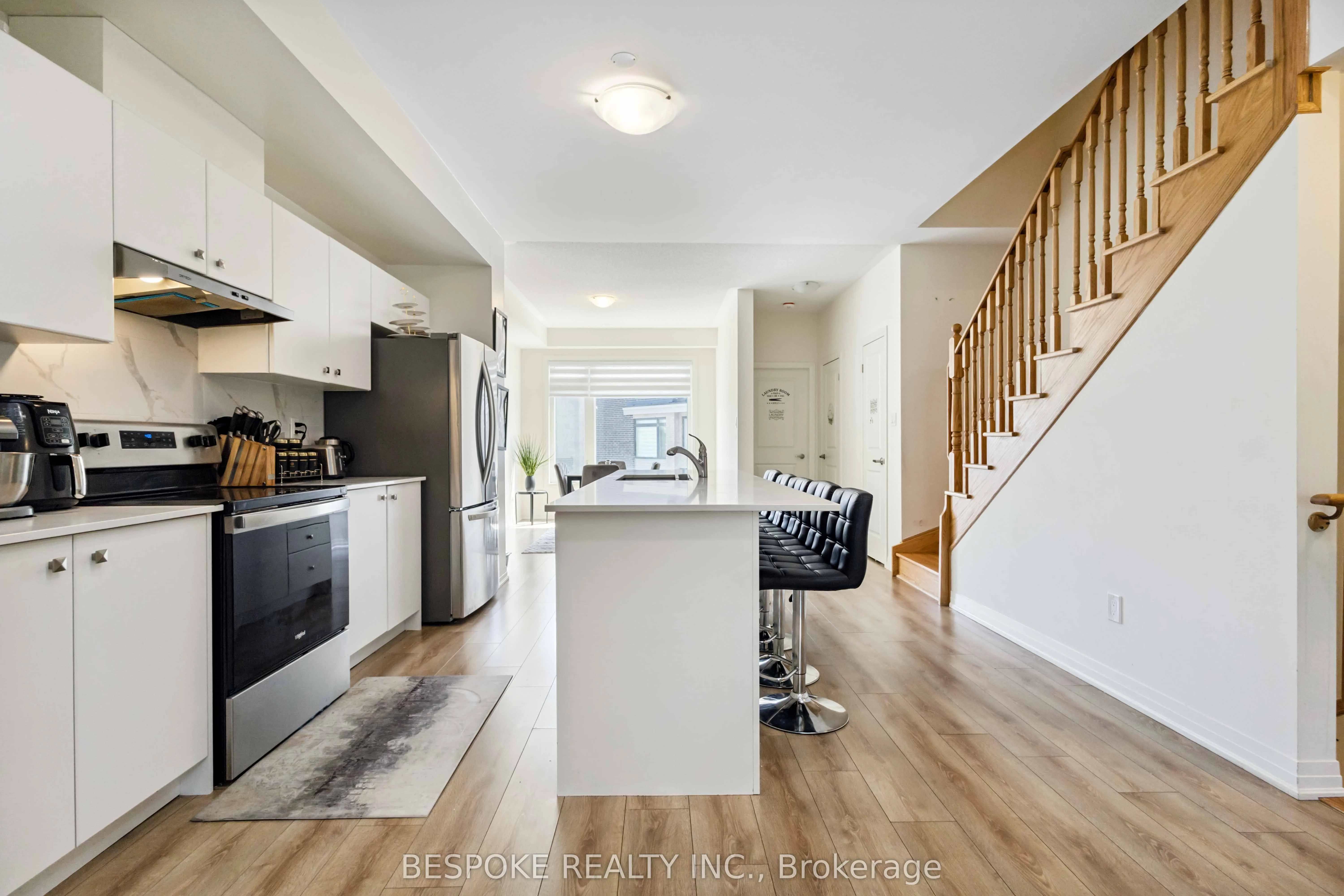 17 Esquire Way