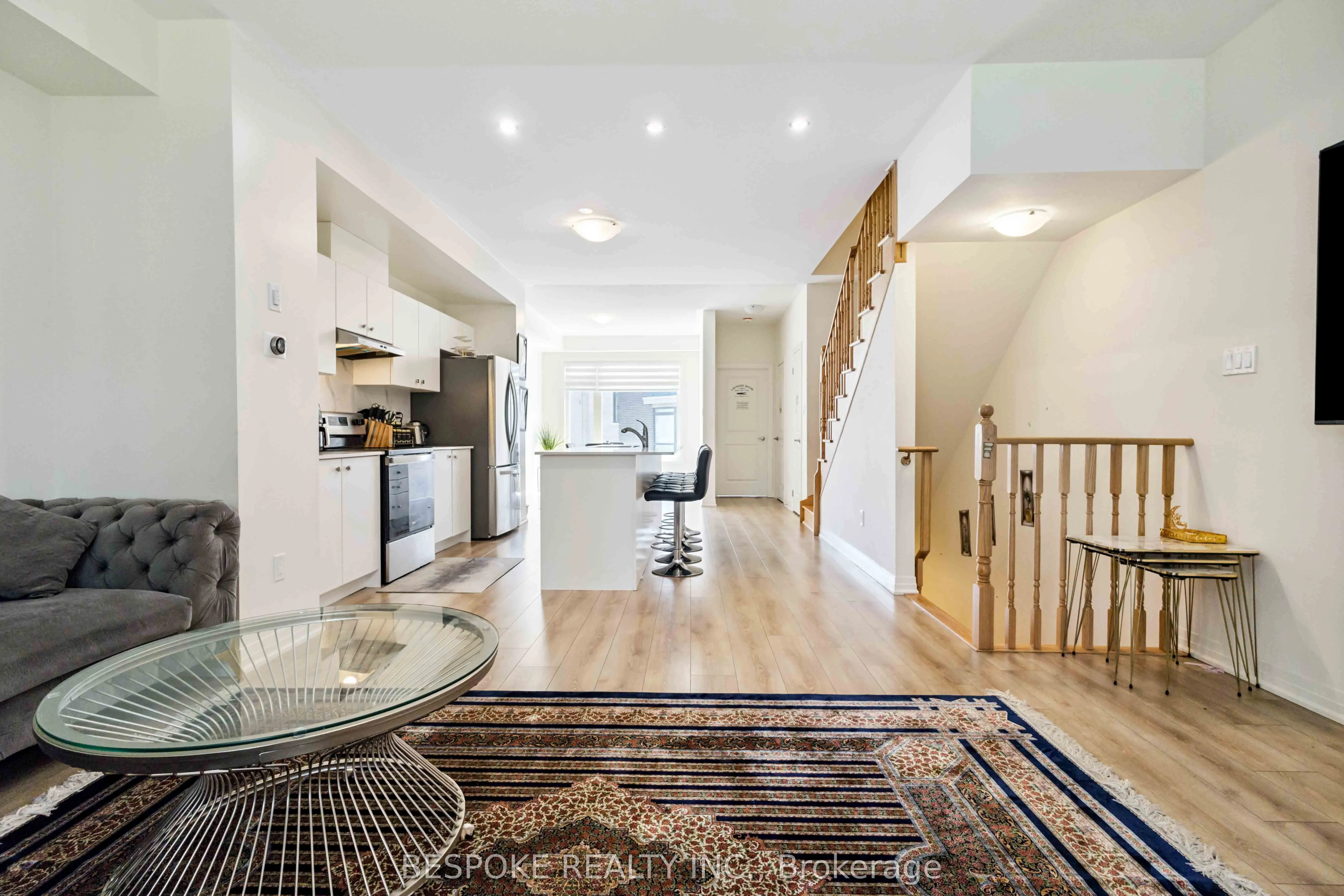 17 Esquire Way