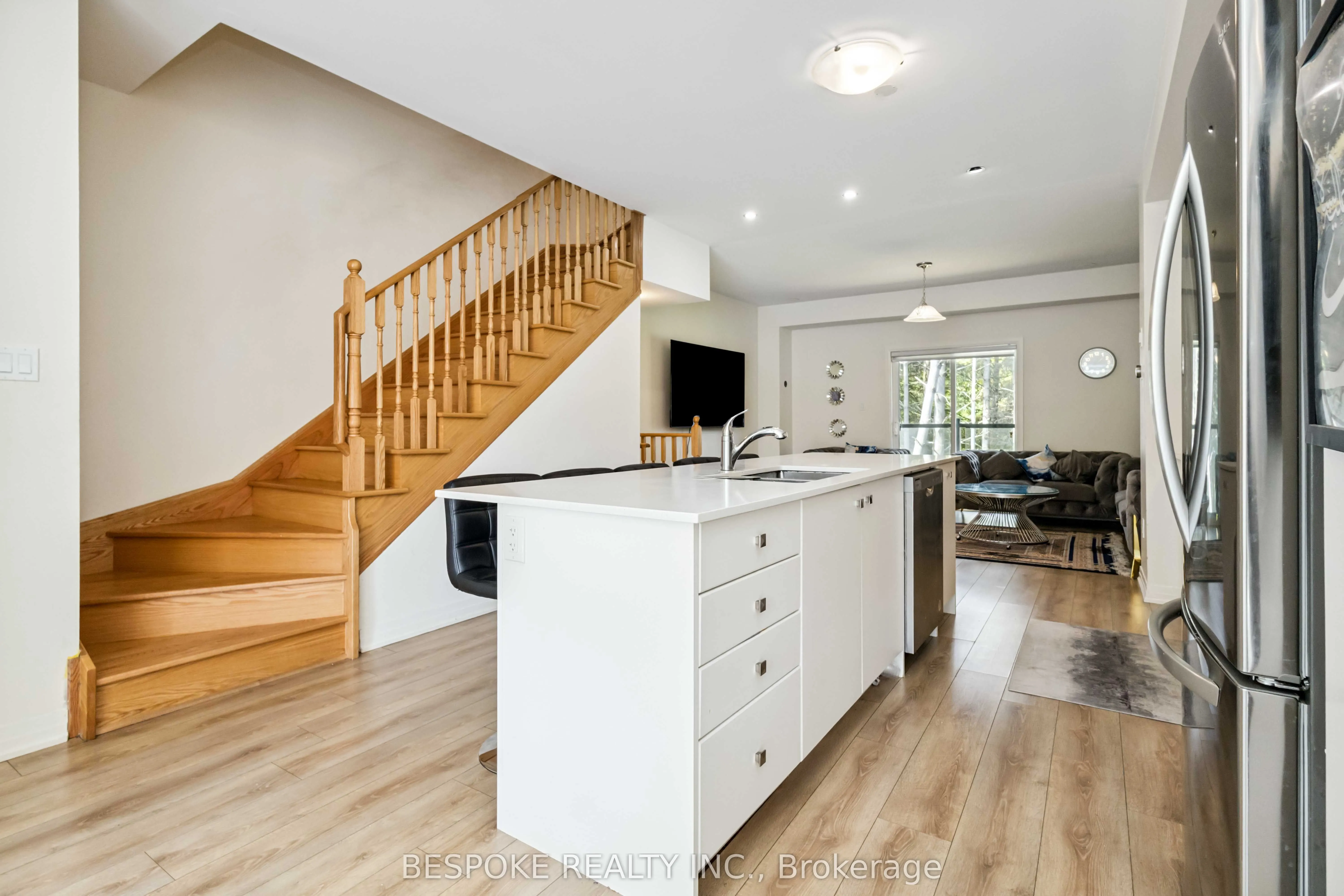 17 Esquire Way