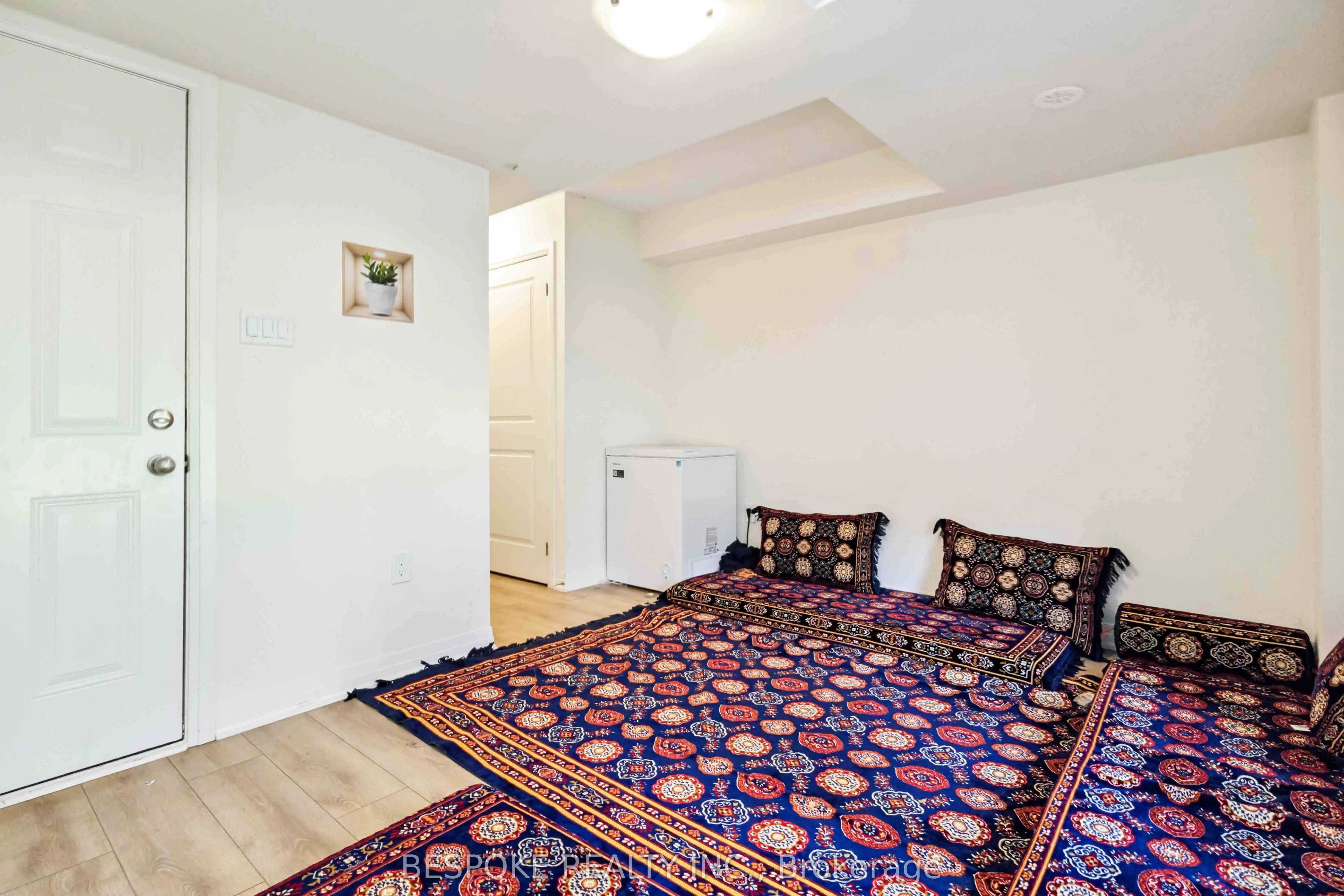 17 Esquire Way