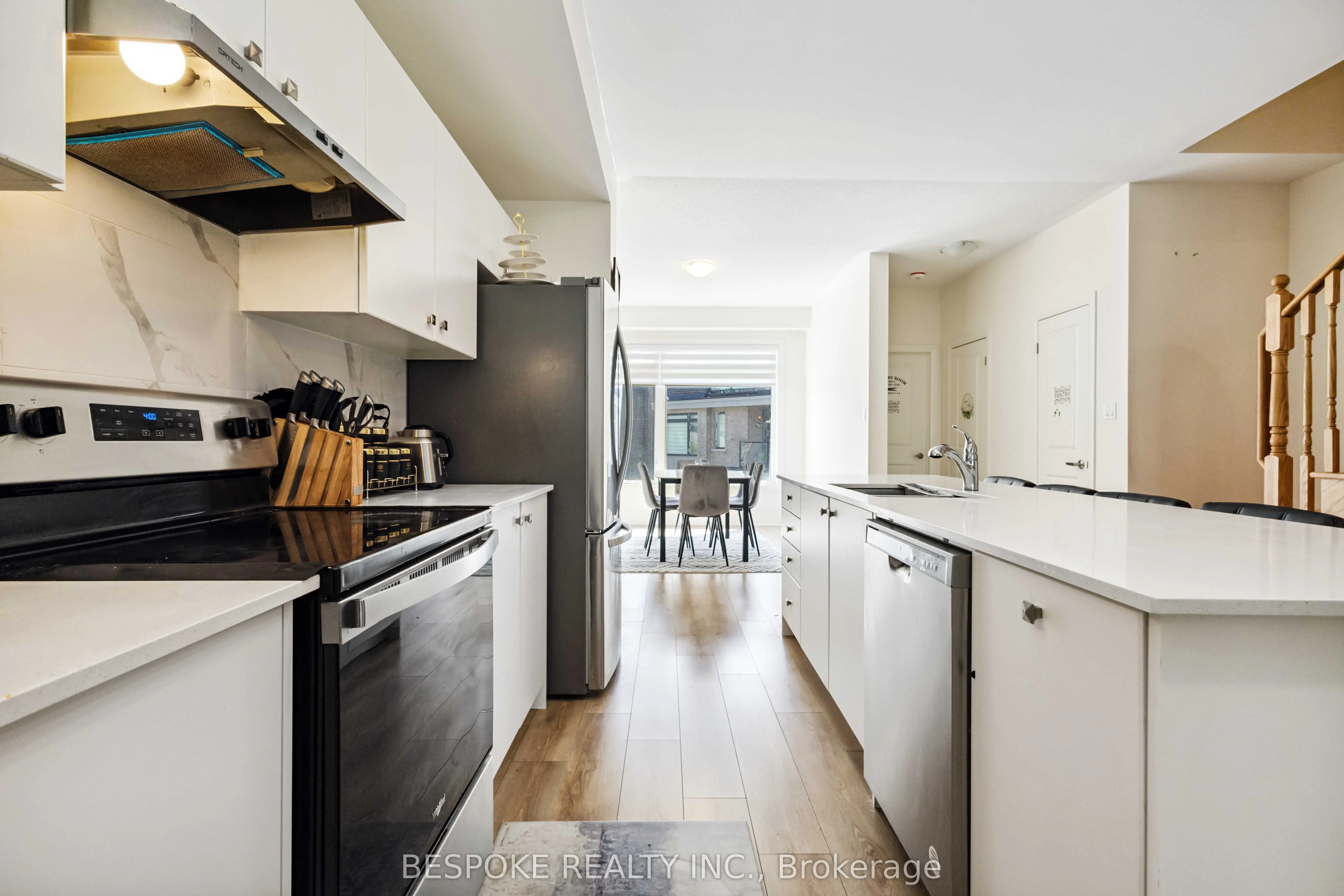 17 Esquire Way