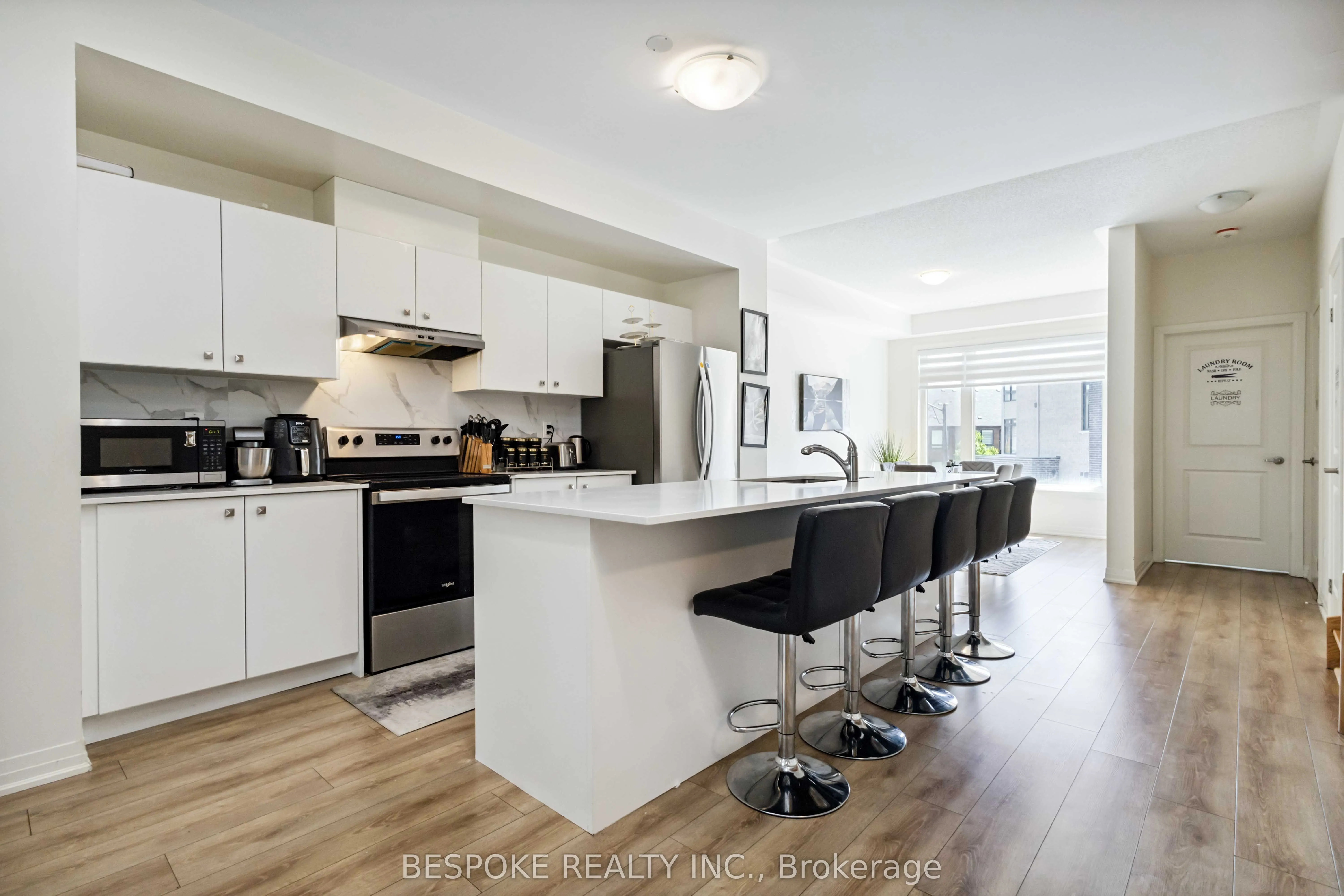 17 Esquire Way
