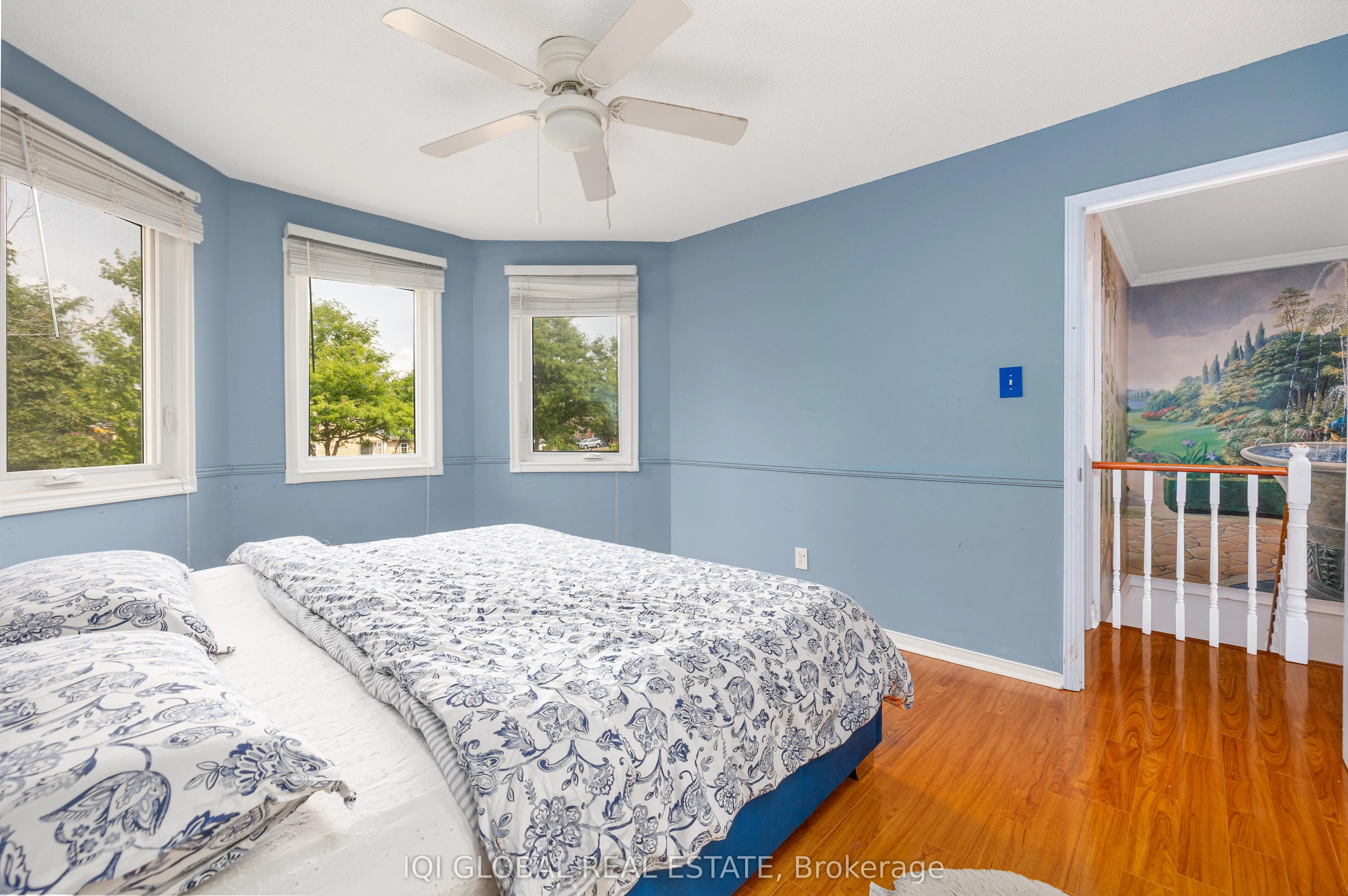 895 Ripley Crescent