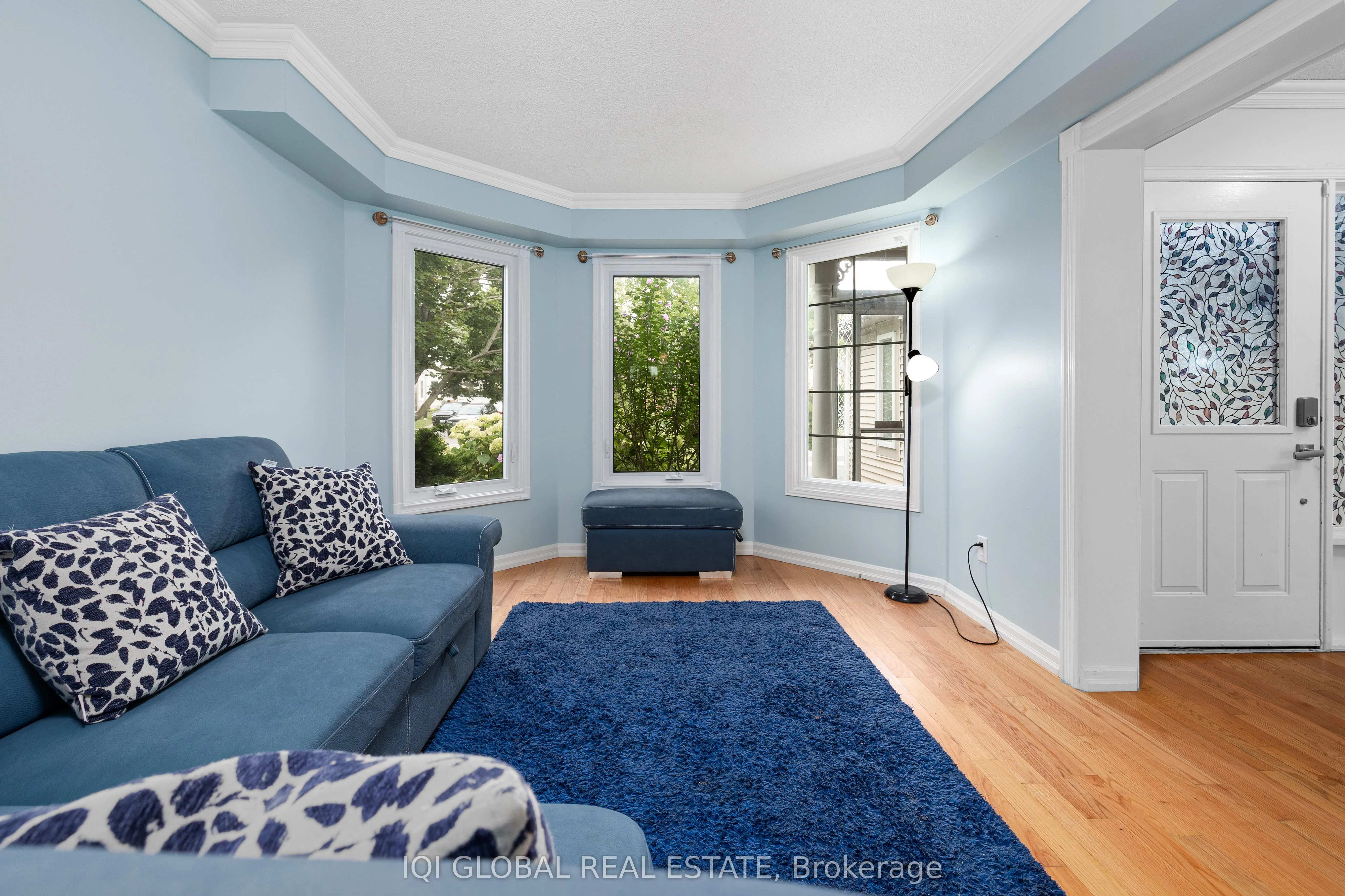 895 Ripley Crescent