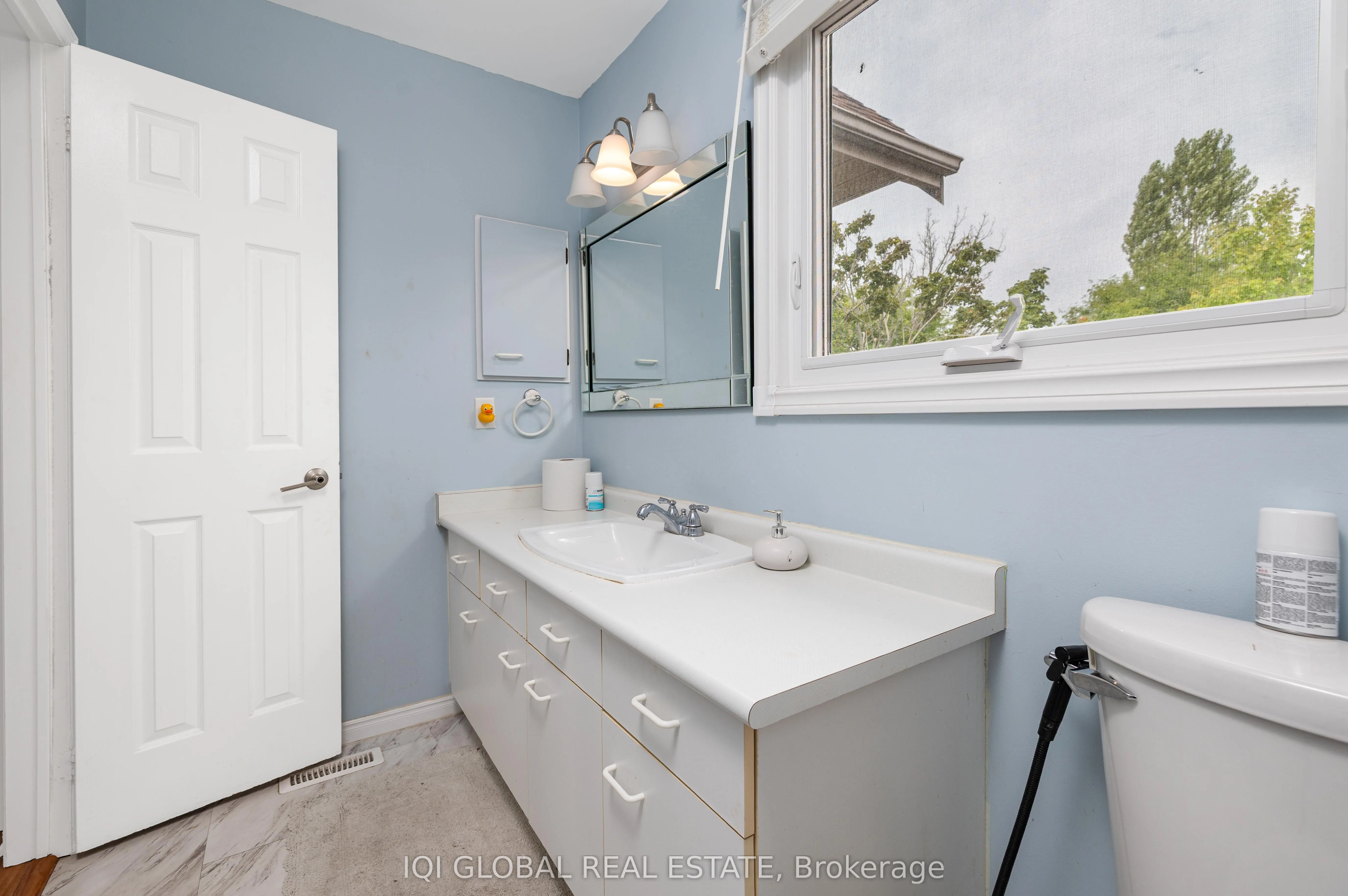 895 Ripley Crescent