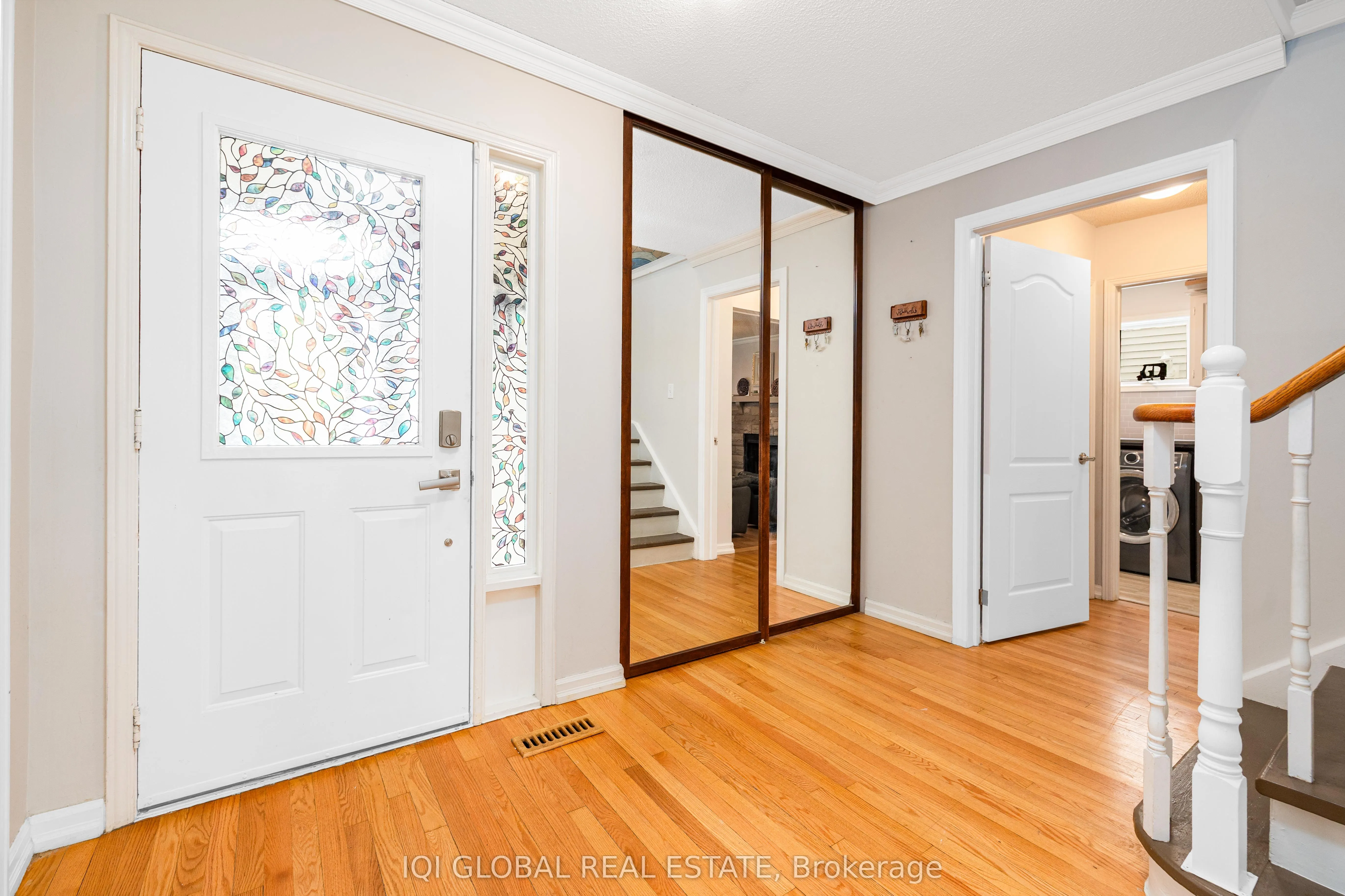 895 Ripley Crescent