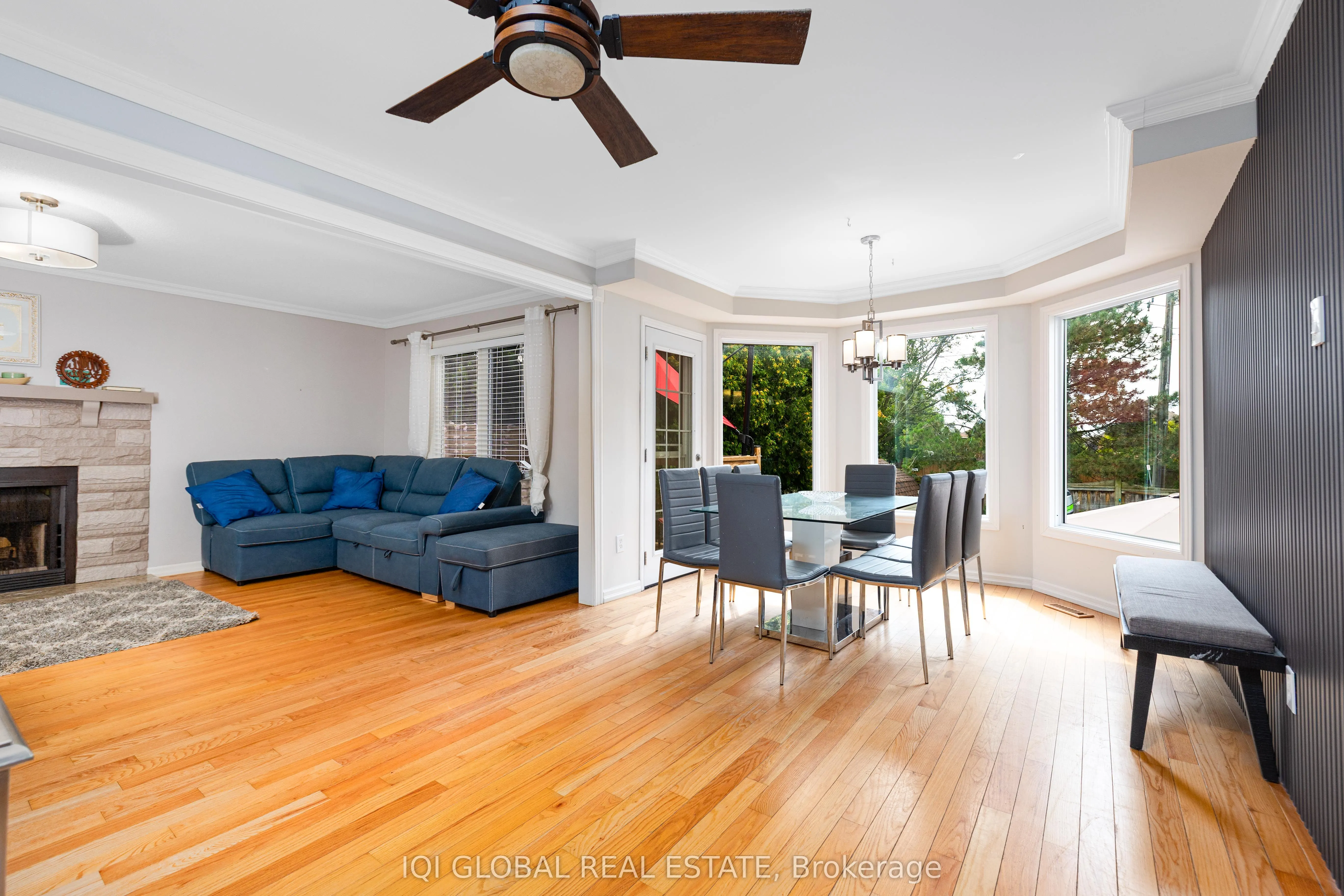 895 Ripley Crescent