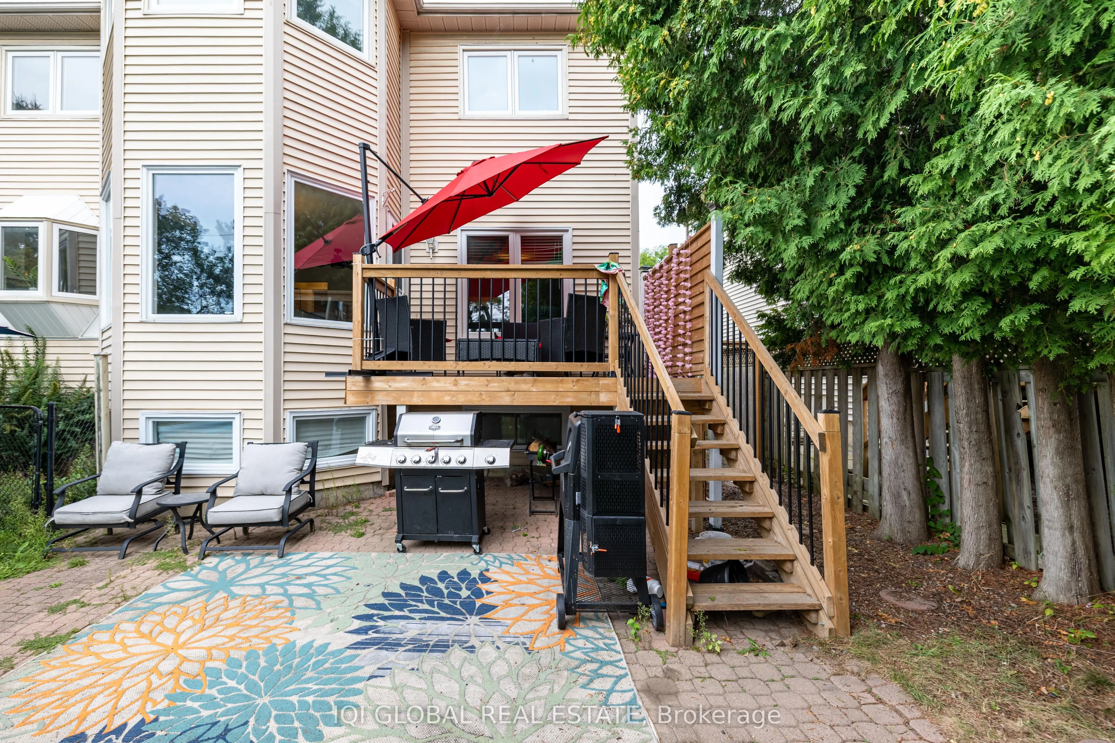 895 Ripley Crescent