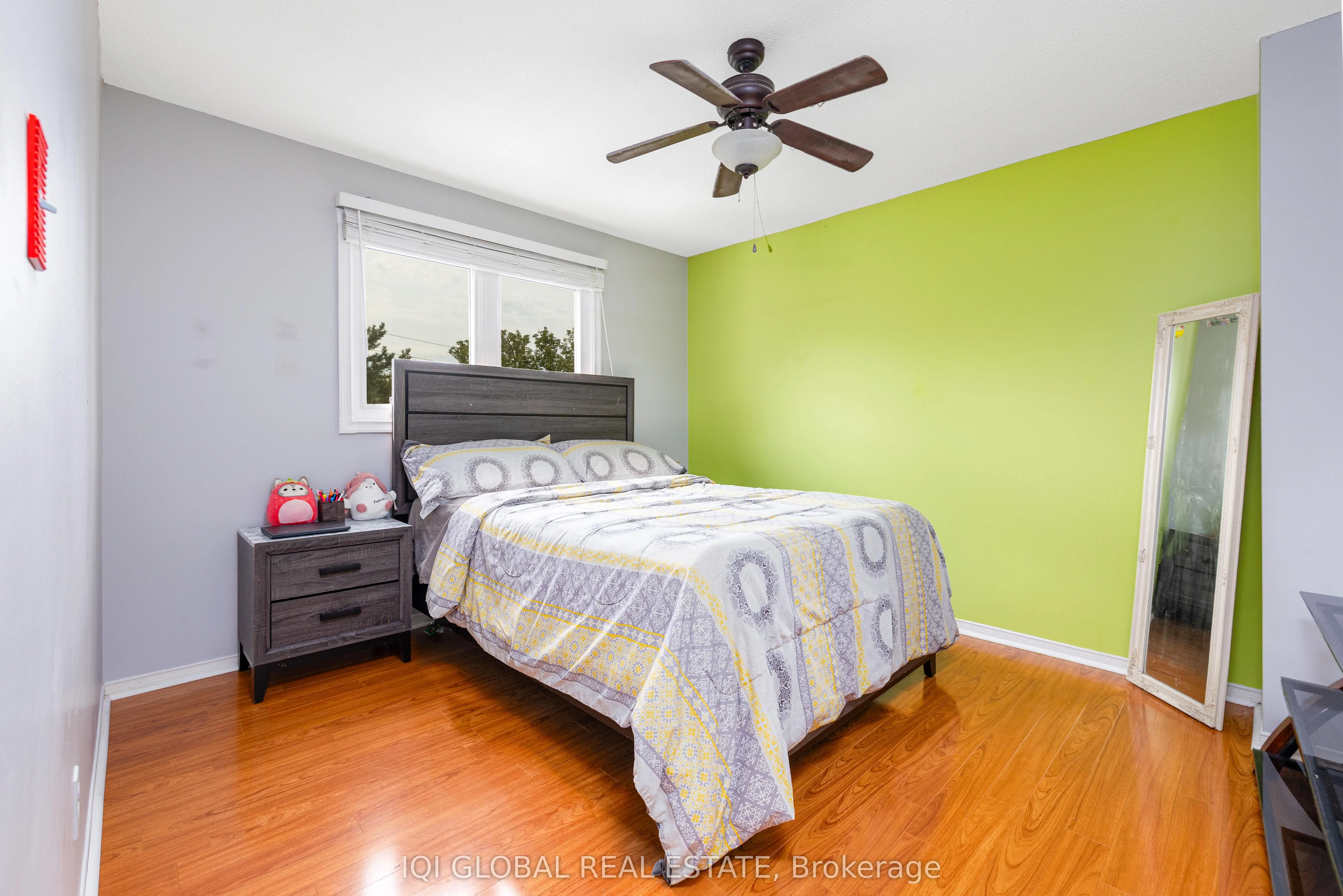 895 Ripley Crescent
