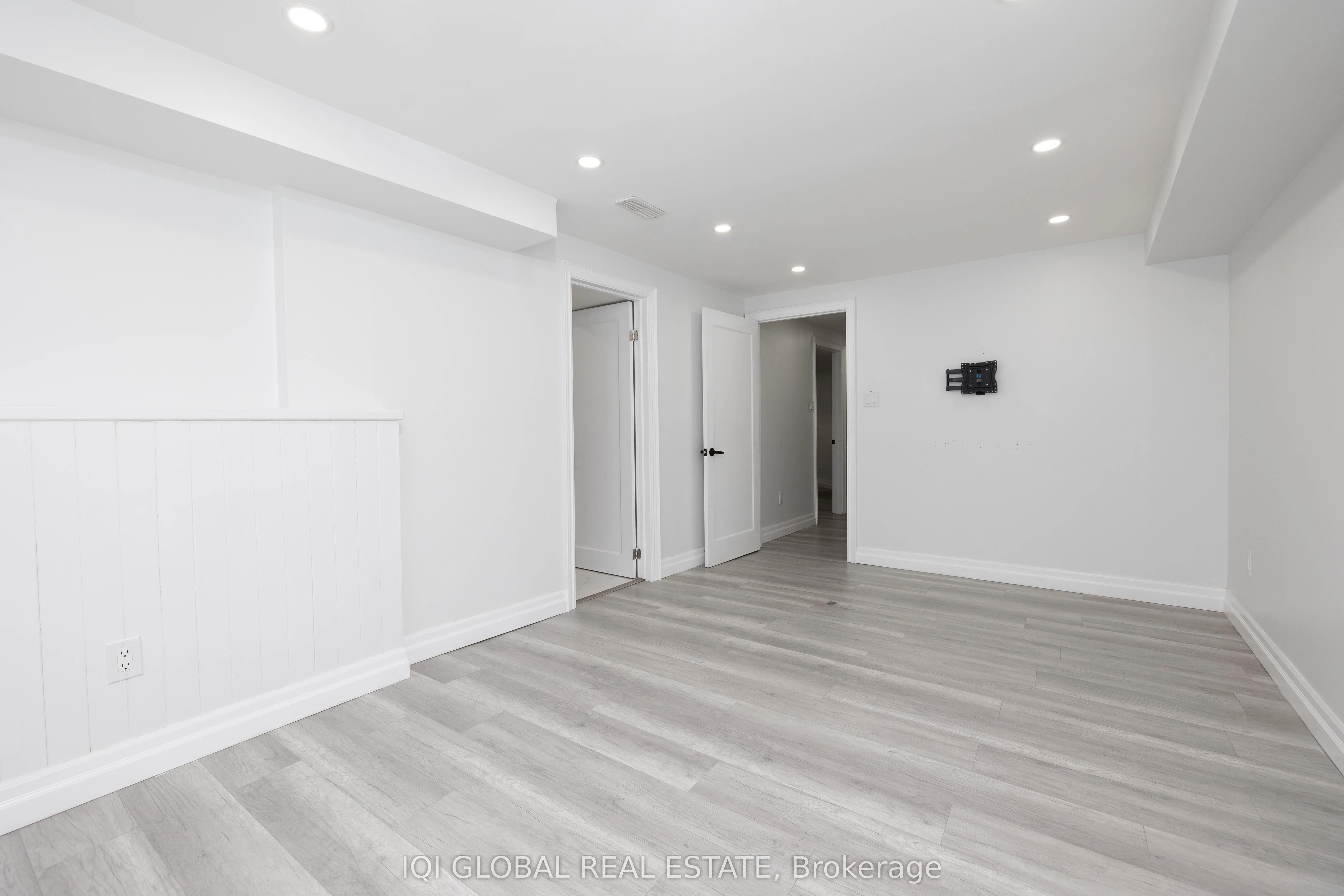 895 Ripley Crescent