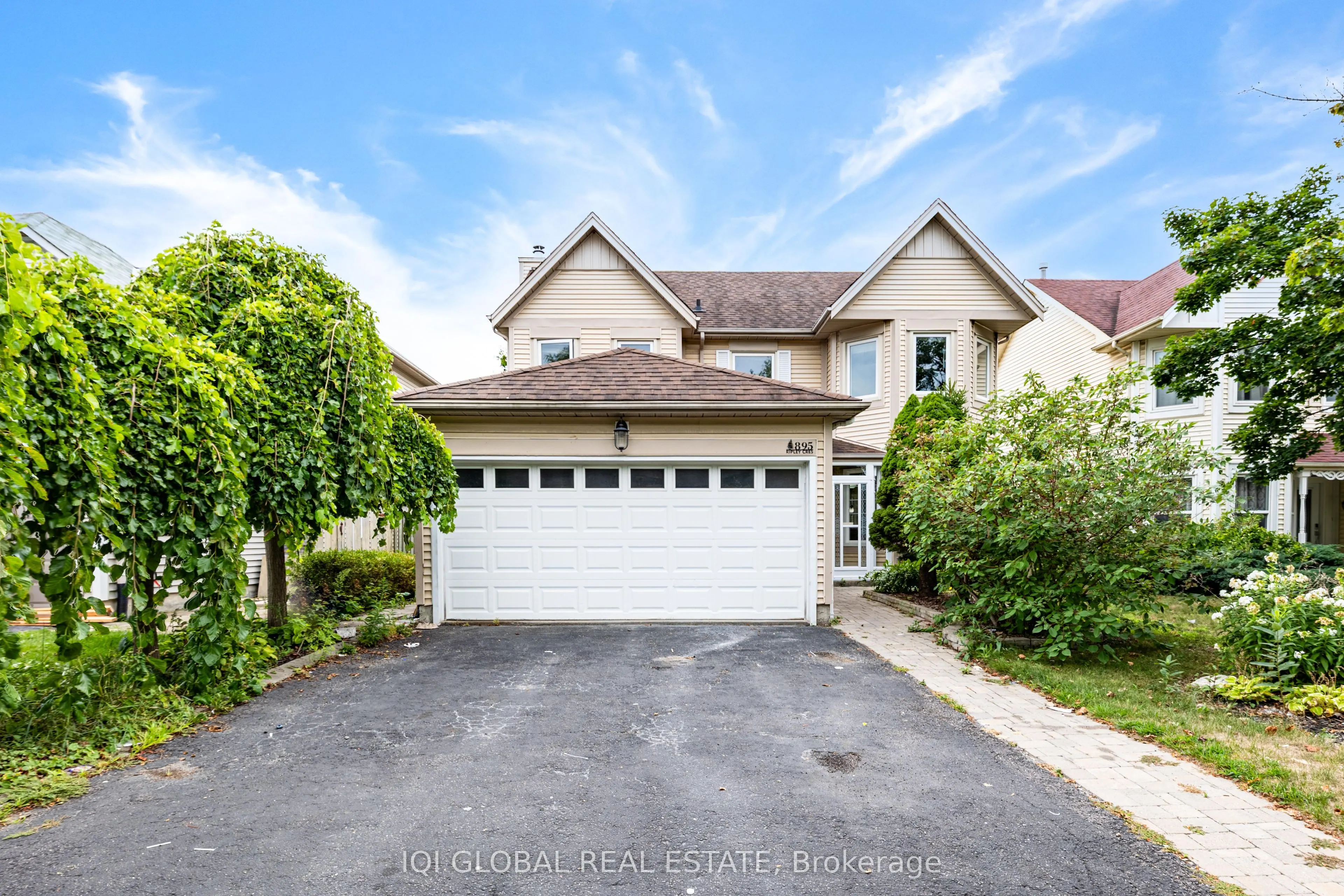 895 Ripley Crescent