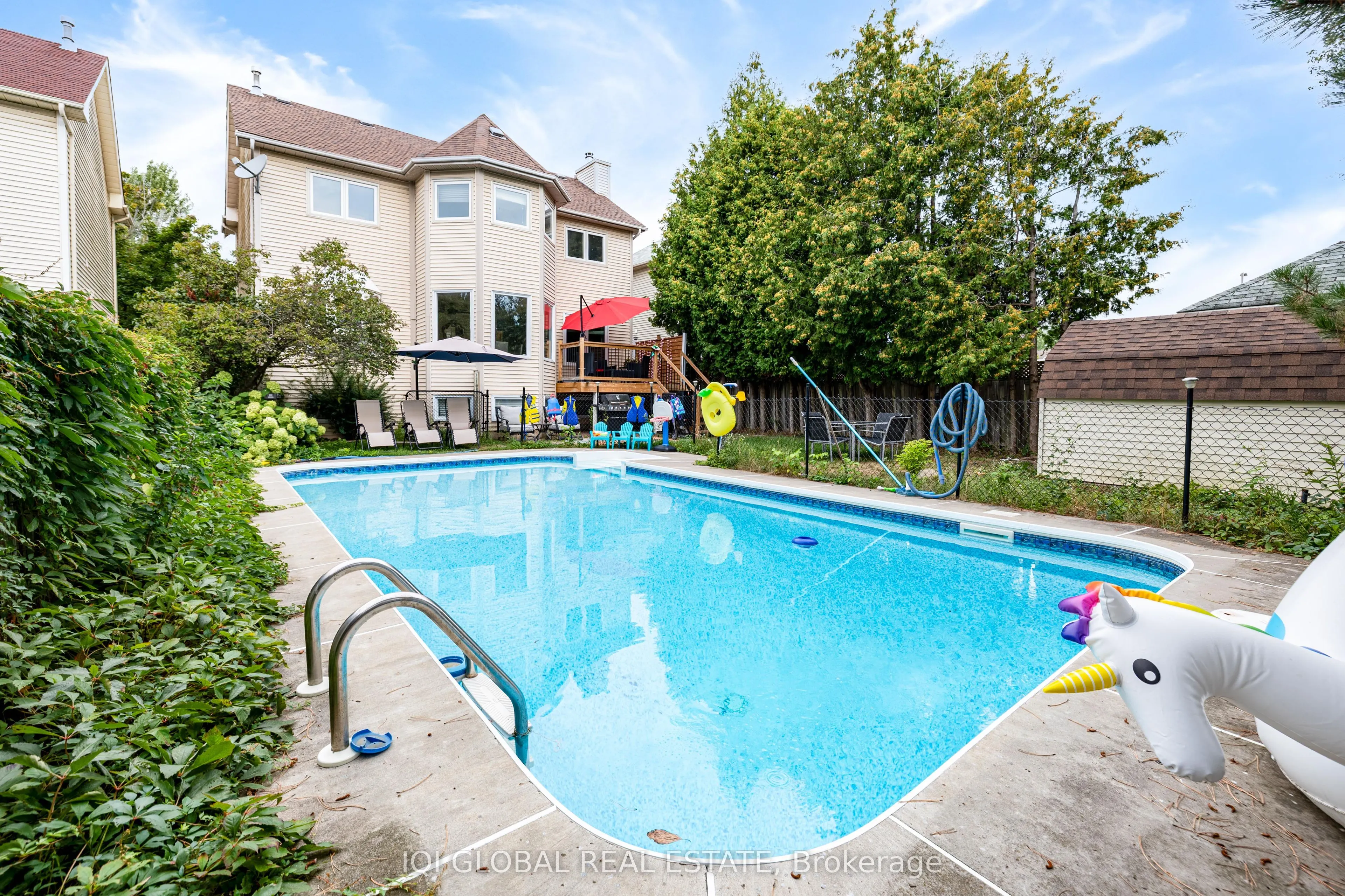 895 Ripley Crescent