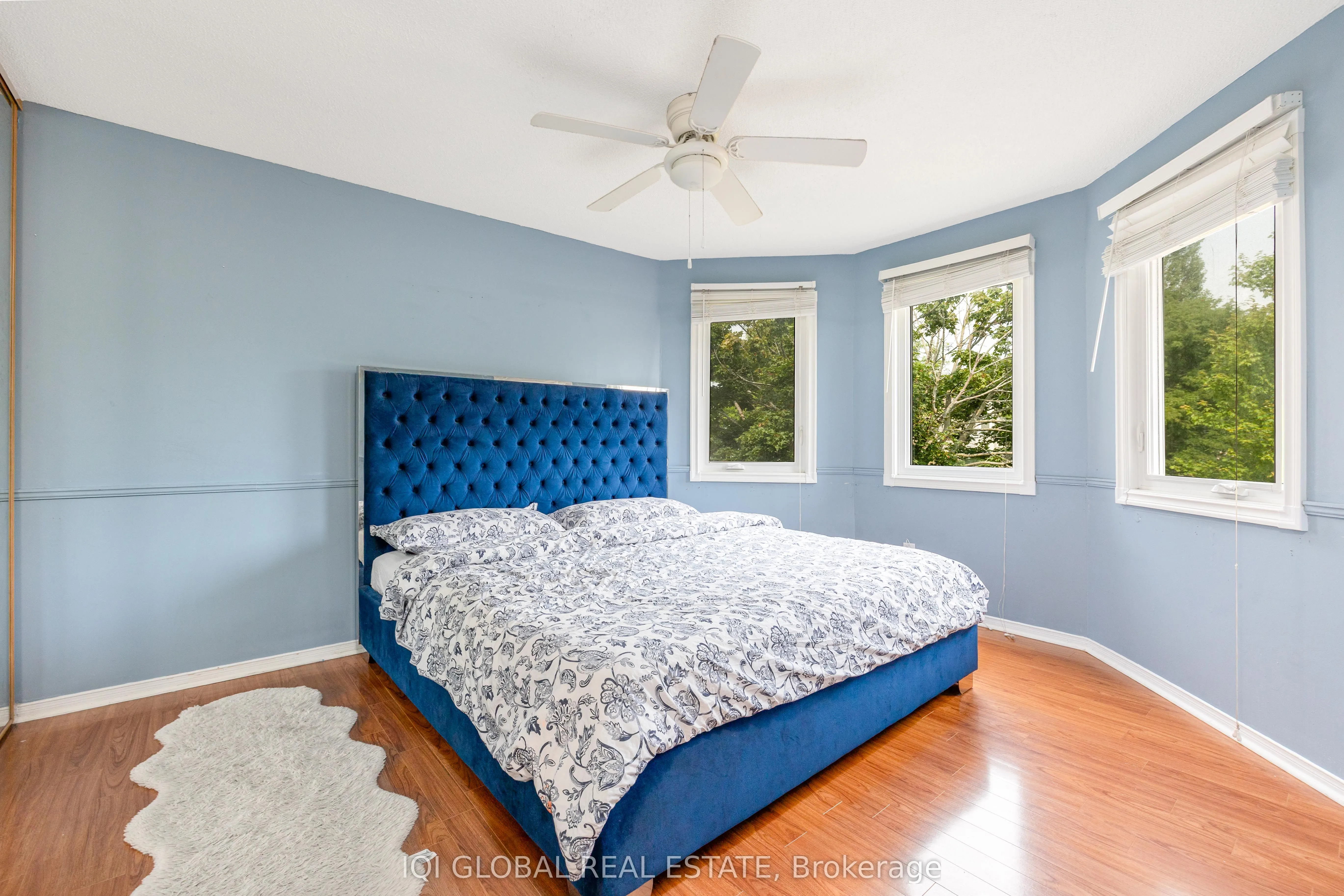 895 Ripley Crescent