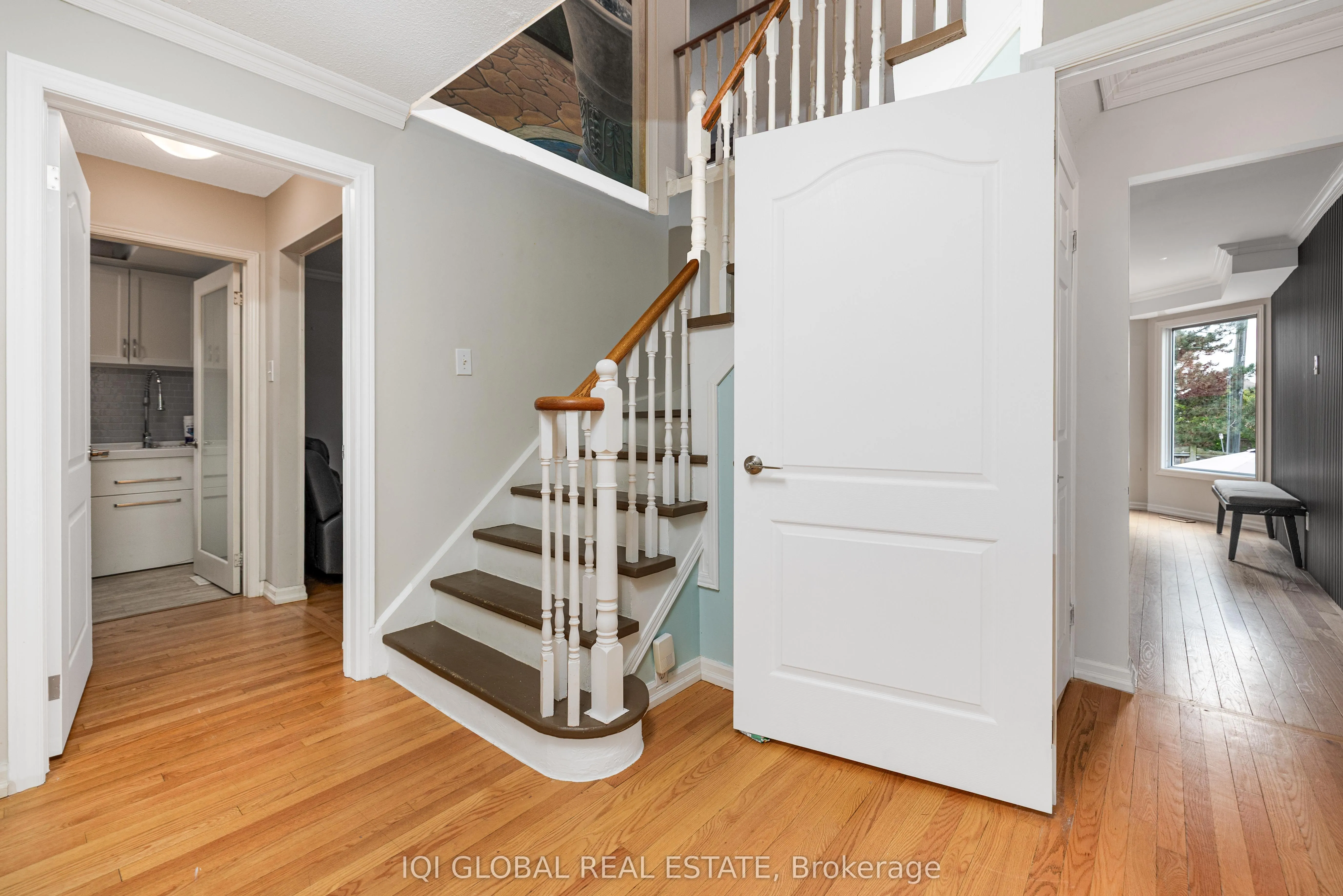 895 Ripley Crescent