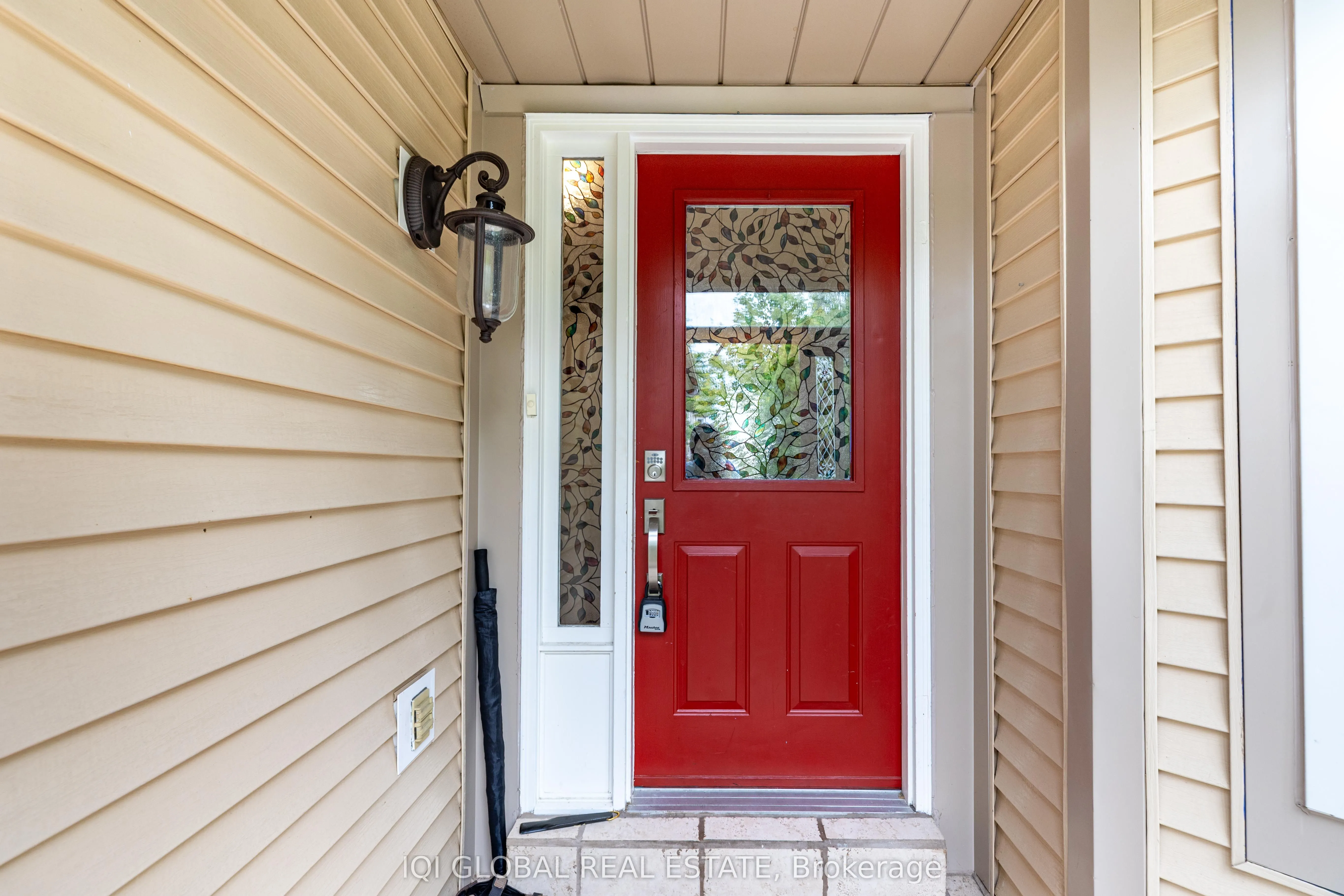 895 Ripley Crescent