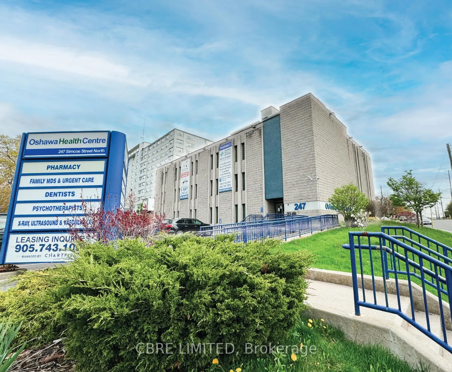 247 Simcoe Street N
