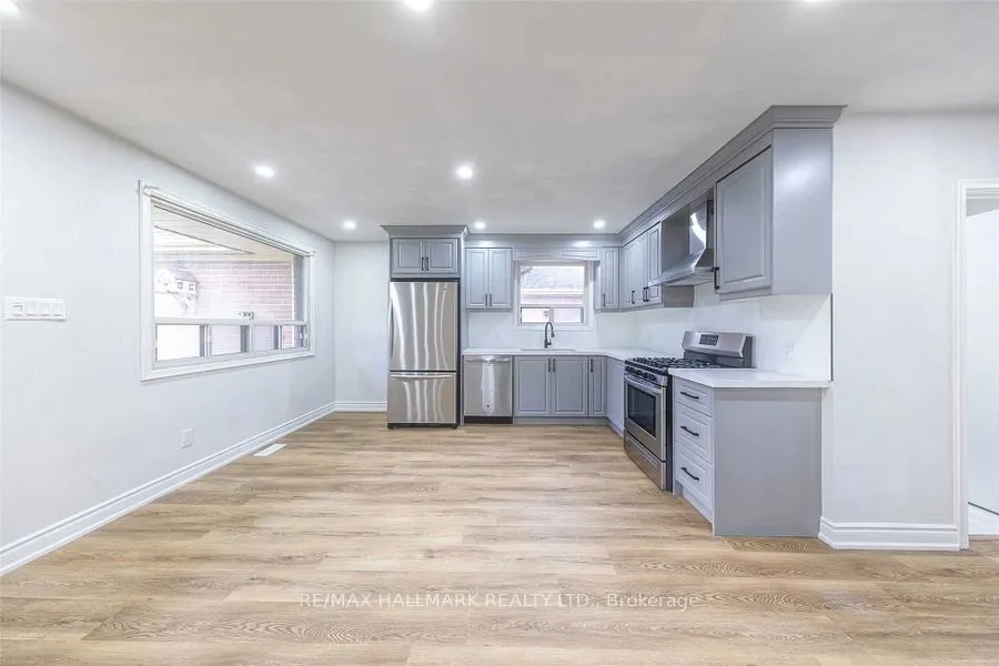 20 Pixley Crescent, ##Main