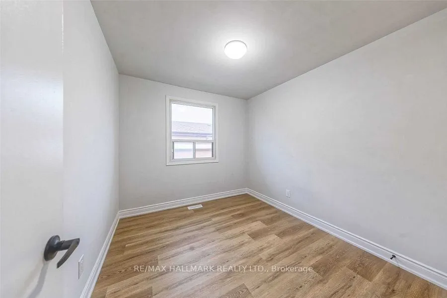 20 Pixley Crescent, ##Main