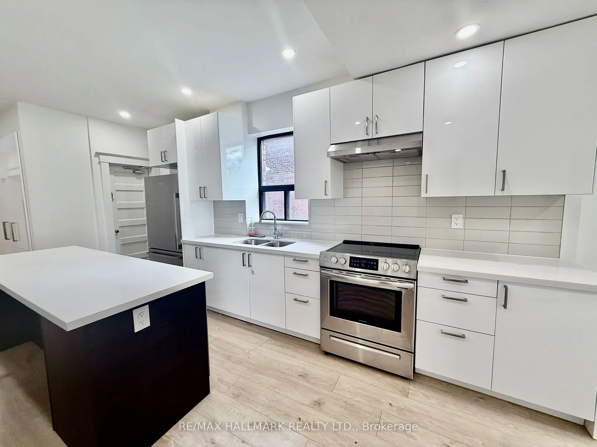 285 Bain Avenue, #Main