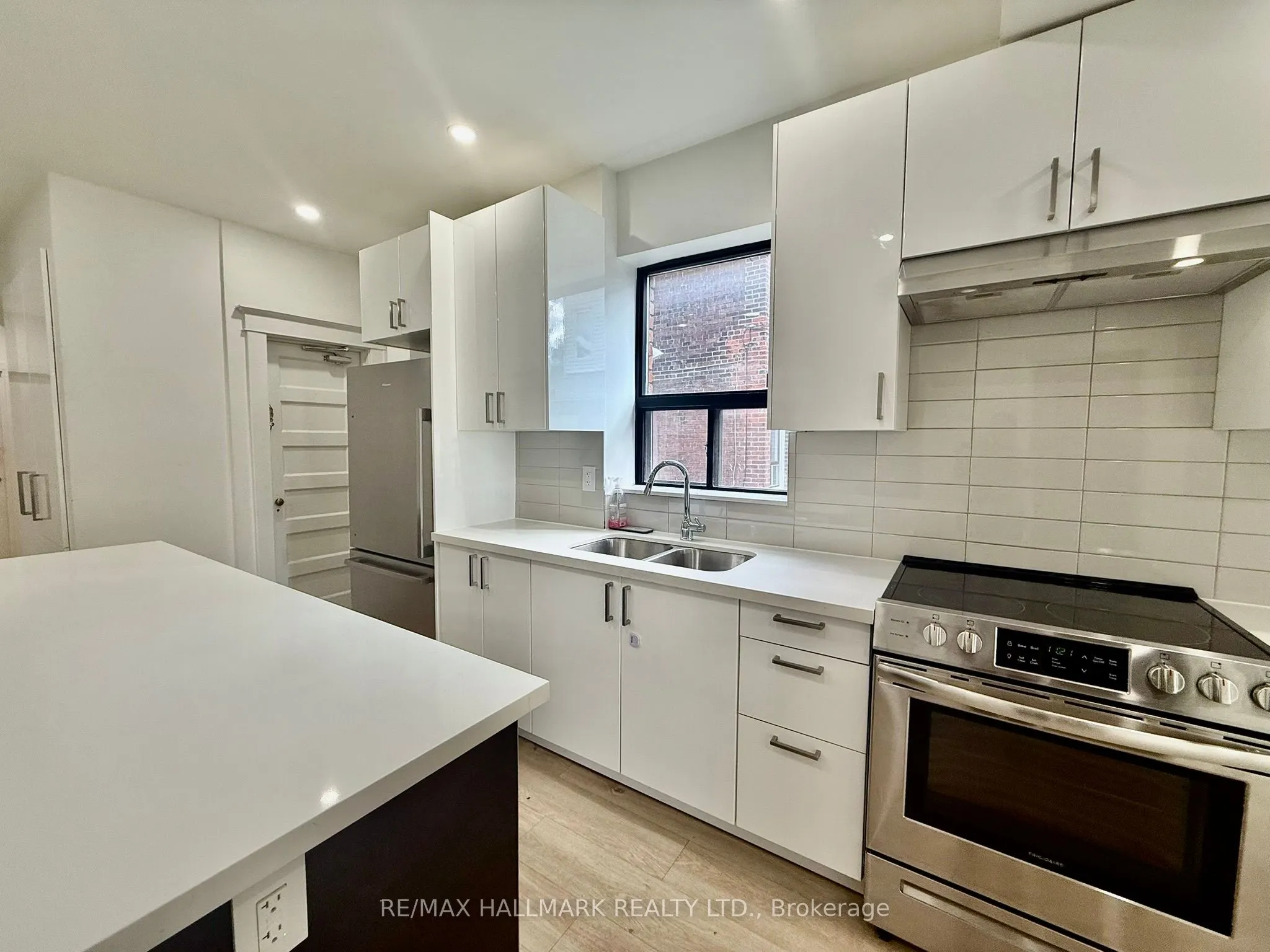 285 Bain Avenue, #Main