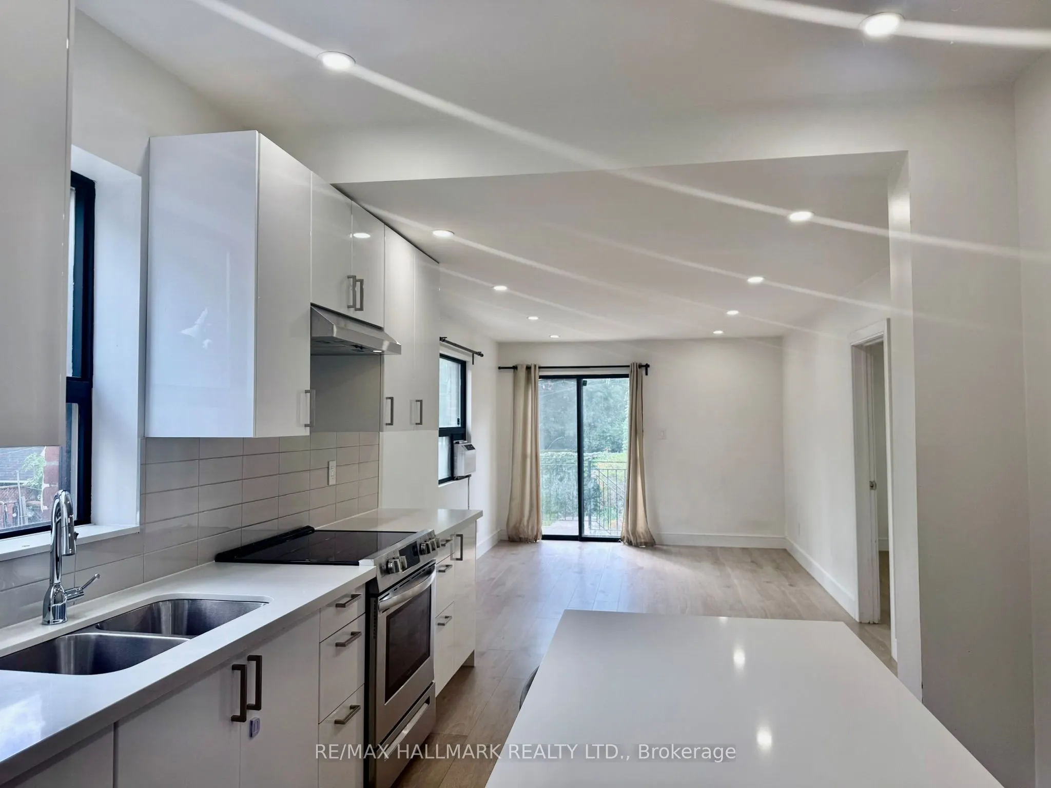 285 Bain Avenue, #Main