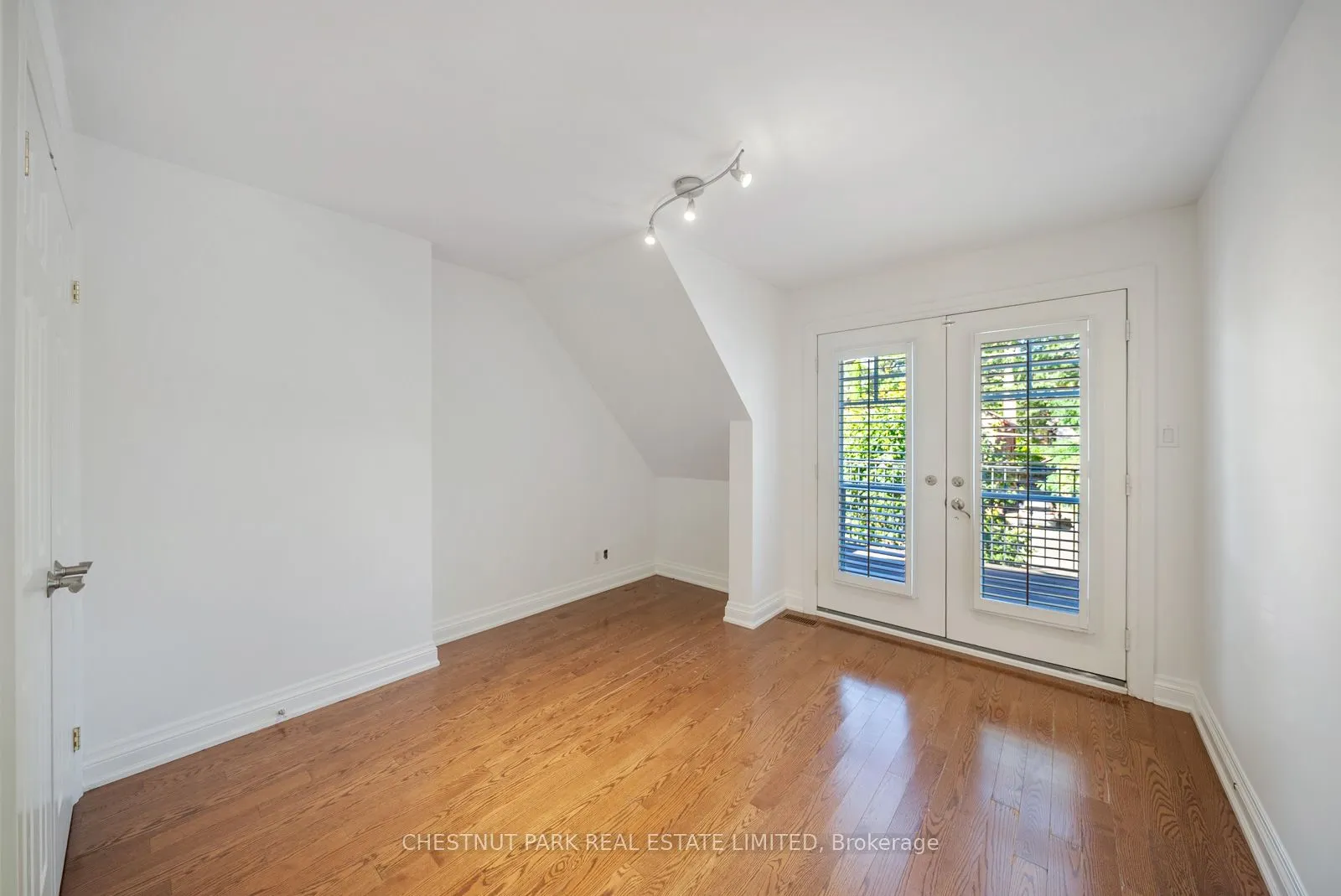 155 Hammersmith Avenue