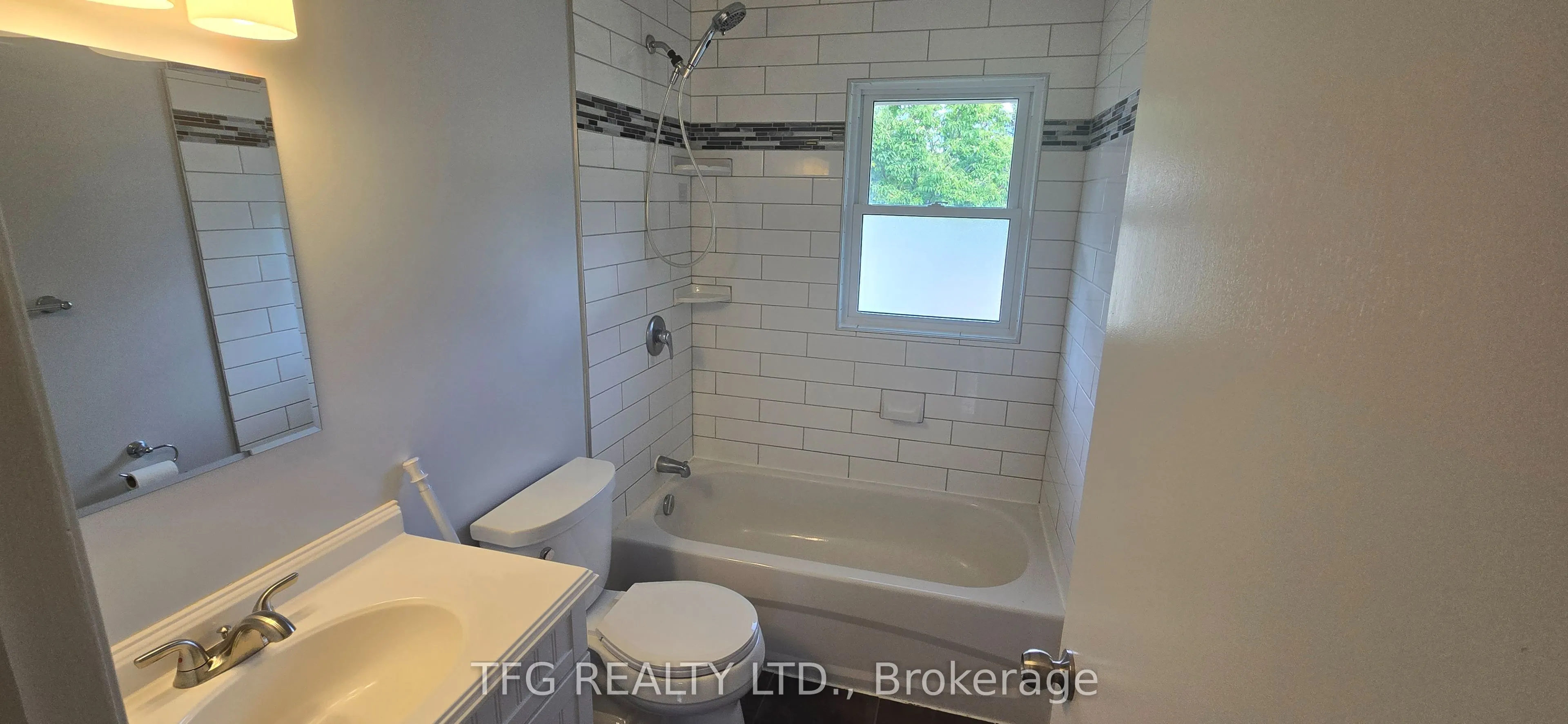 211 St Peter Street, #Main