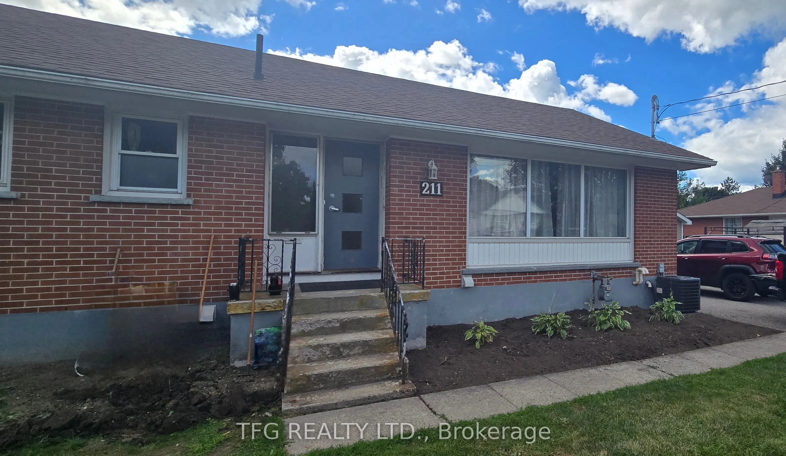 211 St Peter Street, #Main