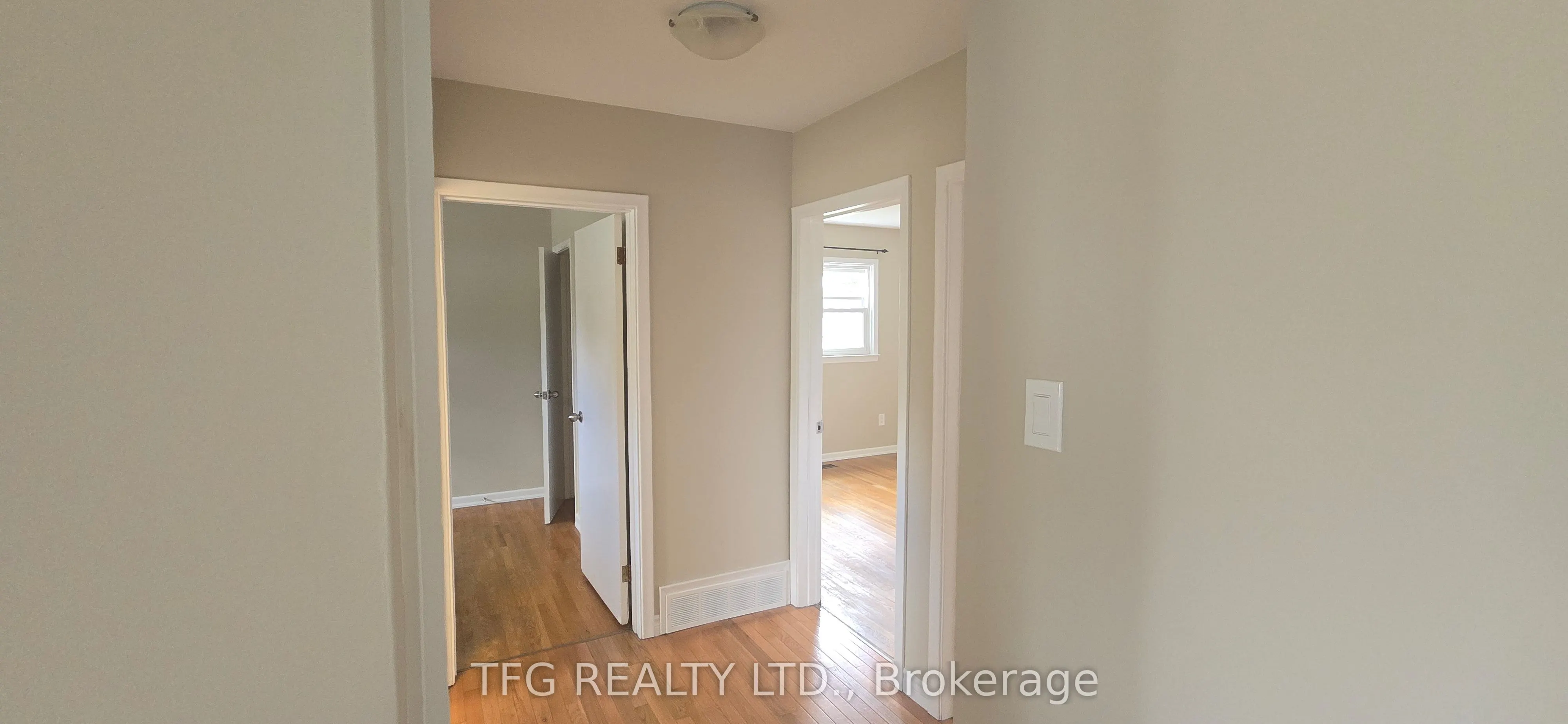 211 St Peter Street, #Main