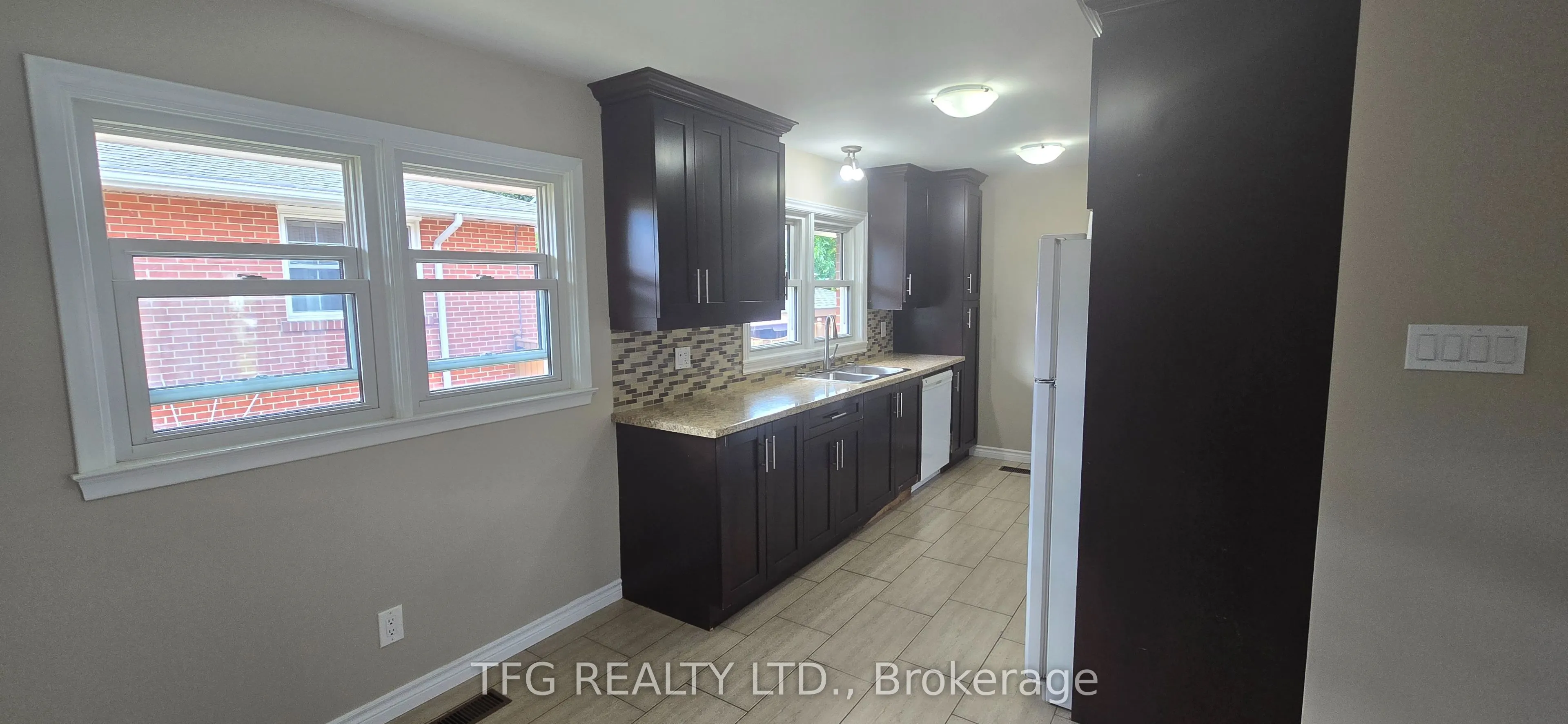 211 St Peter Street, #Main