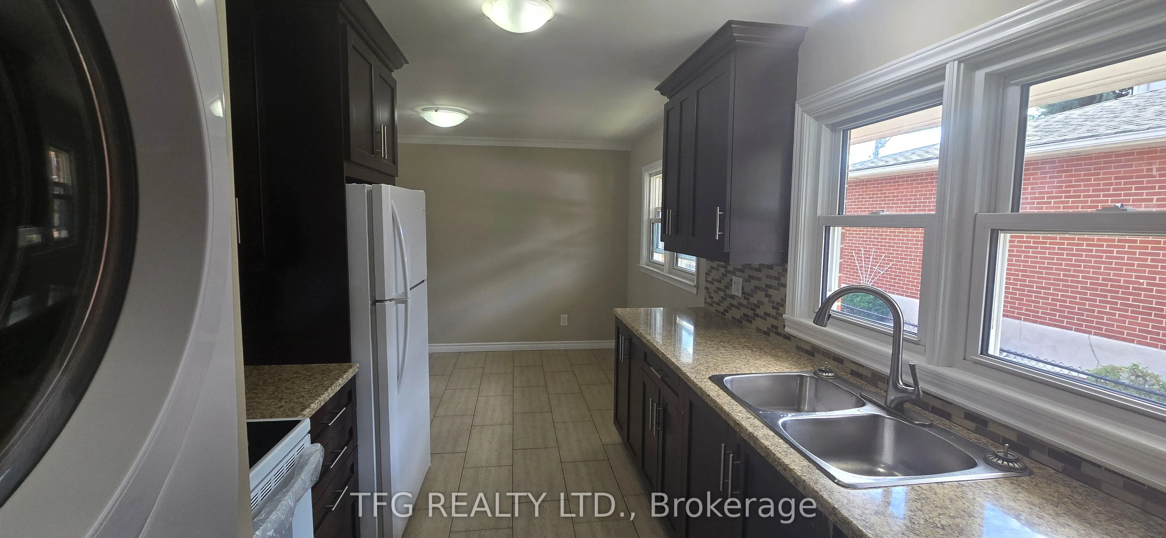 211 St Peter Street, #Main