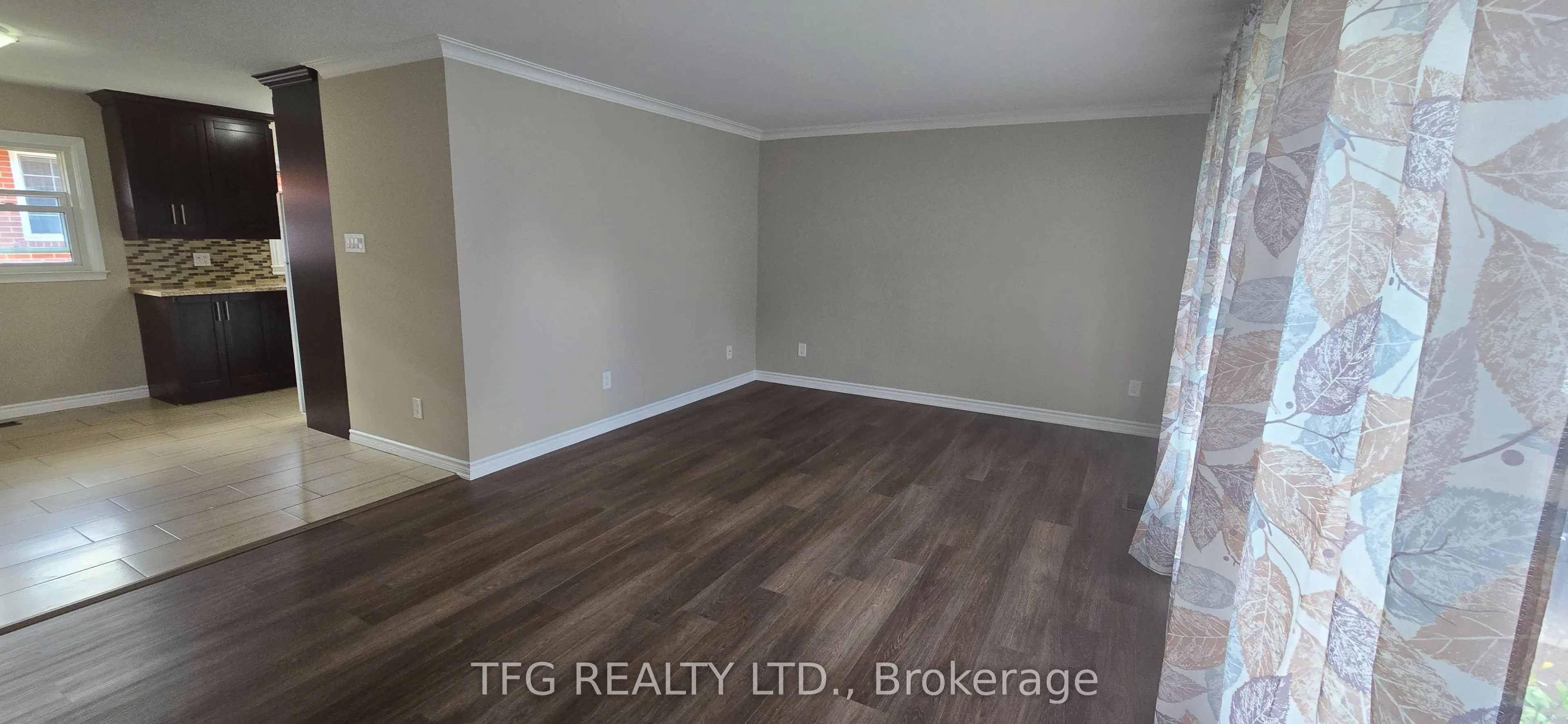 211 St Peter Street, #Main