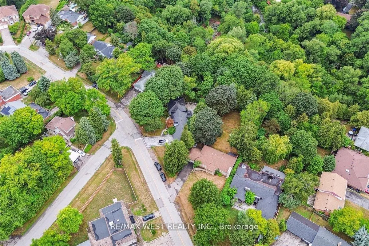 106 Cedar Brae Boulevard