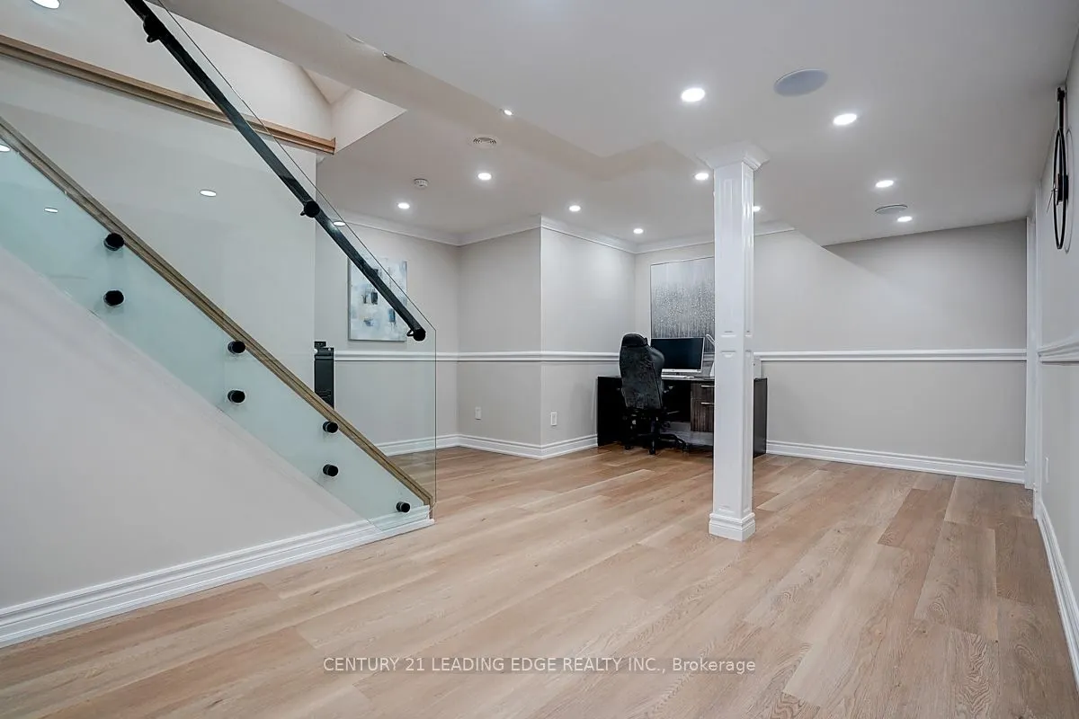 6 FREELAND Avenue