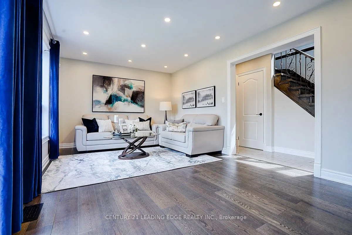 6 FREELAND Avenue