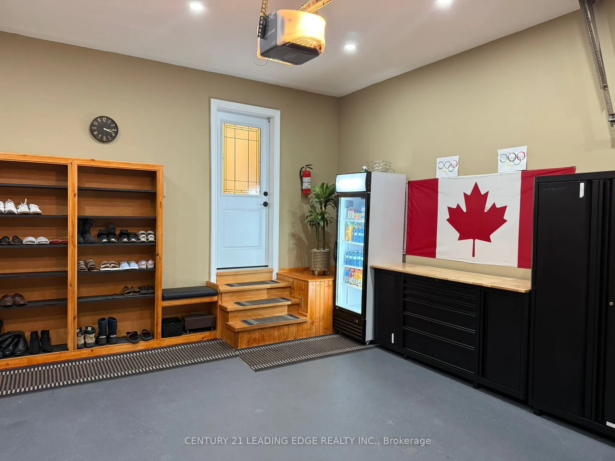 6 FREELAND Avenue