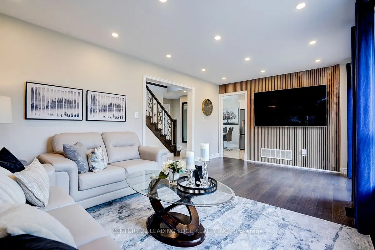 6 FREELAND Avenue