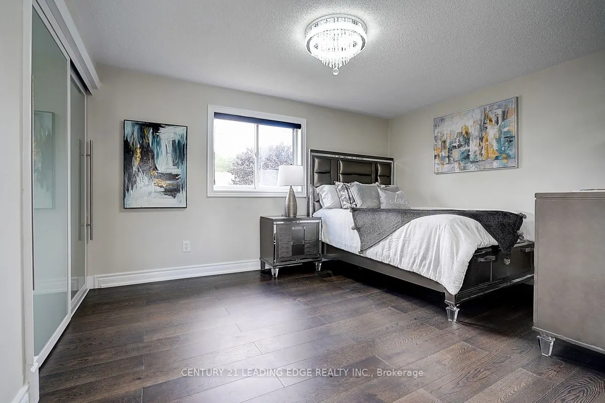 6 FREELAND Avenue