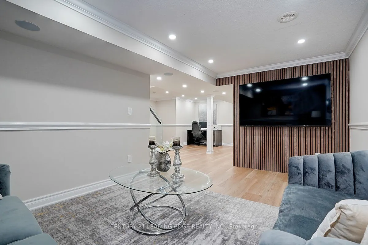 6 FREELAND Avenue