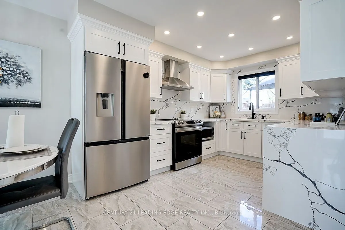 6 FREELAND Avenue