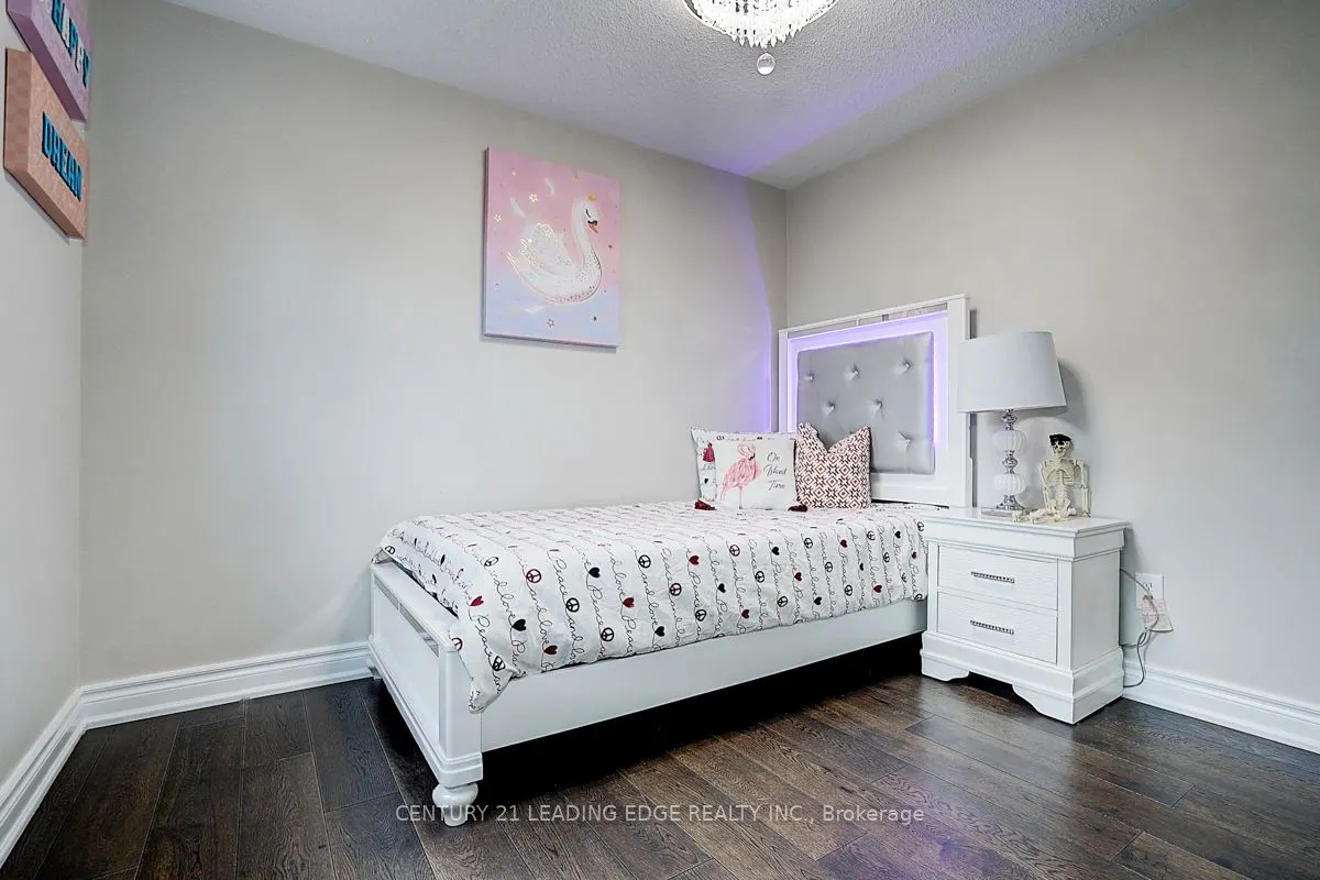 6 FREELAND Avenue