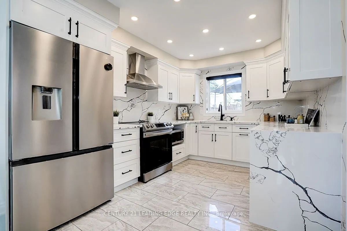 6 FREELAND Avenue