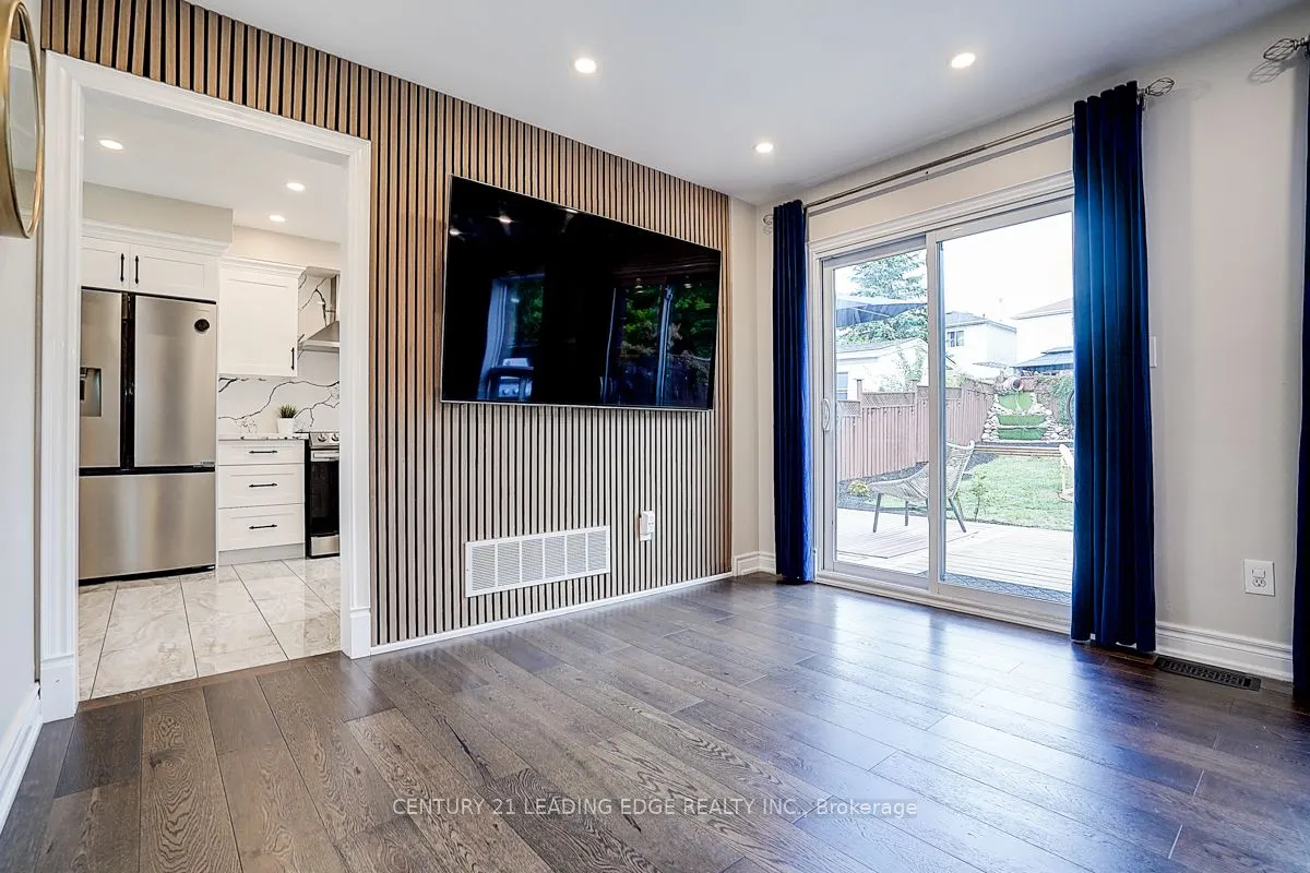 6 FREELAND Avenue