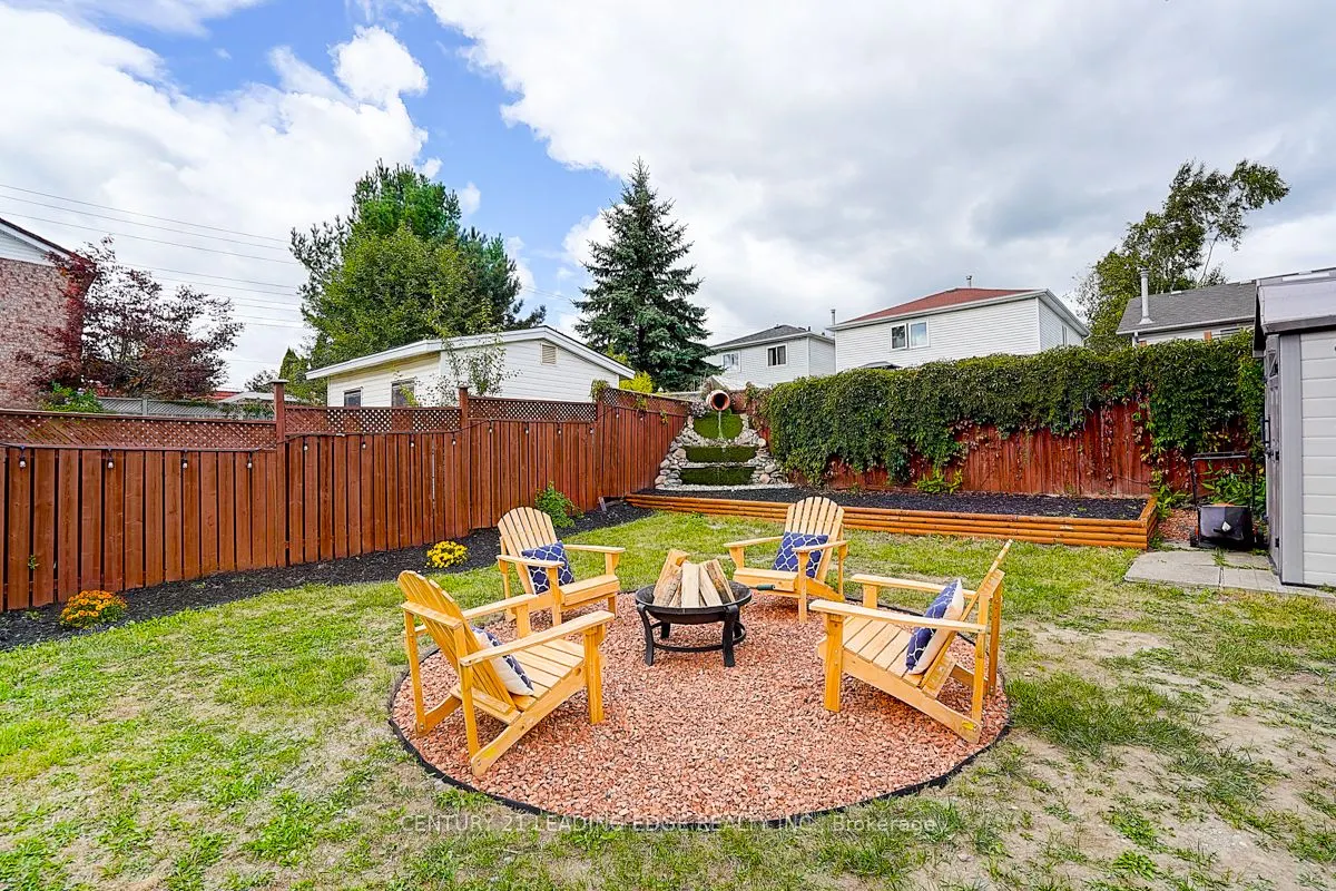 6 FREELAND Avenue