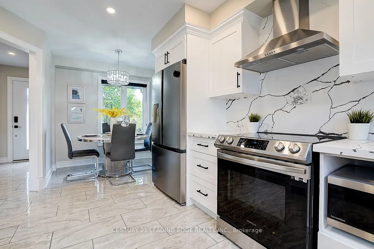 6 FREELAND Avenue