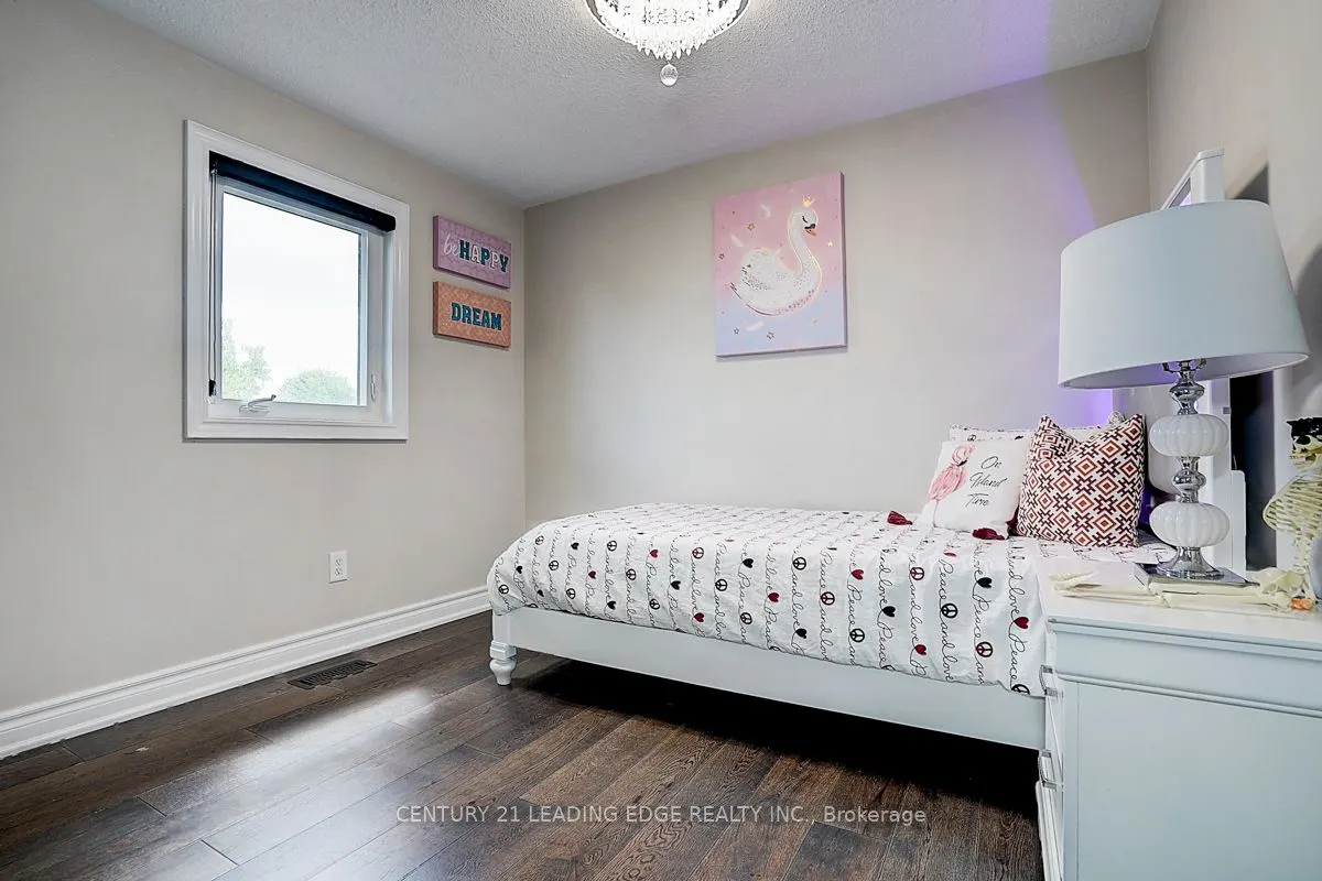 6 FREELAND Avenue