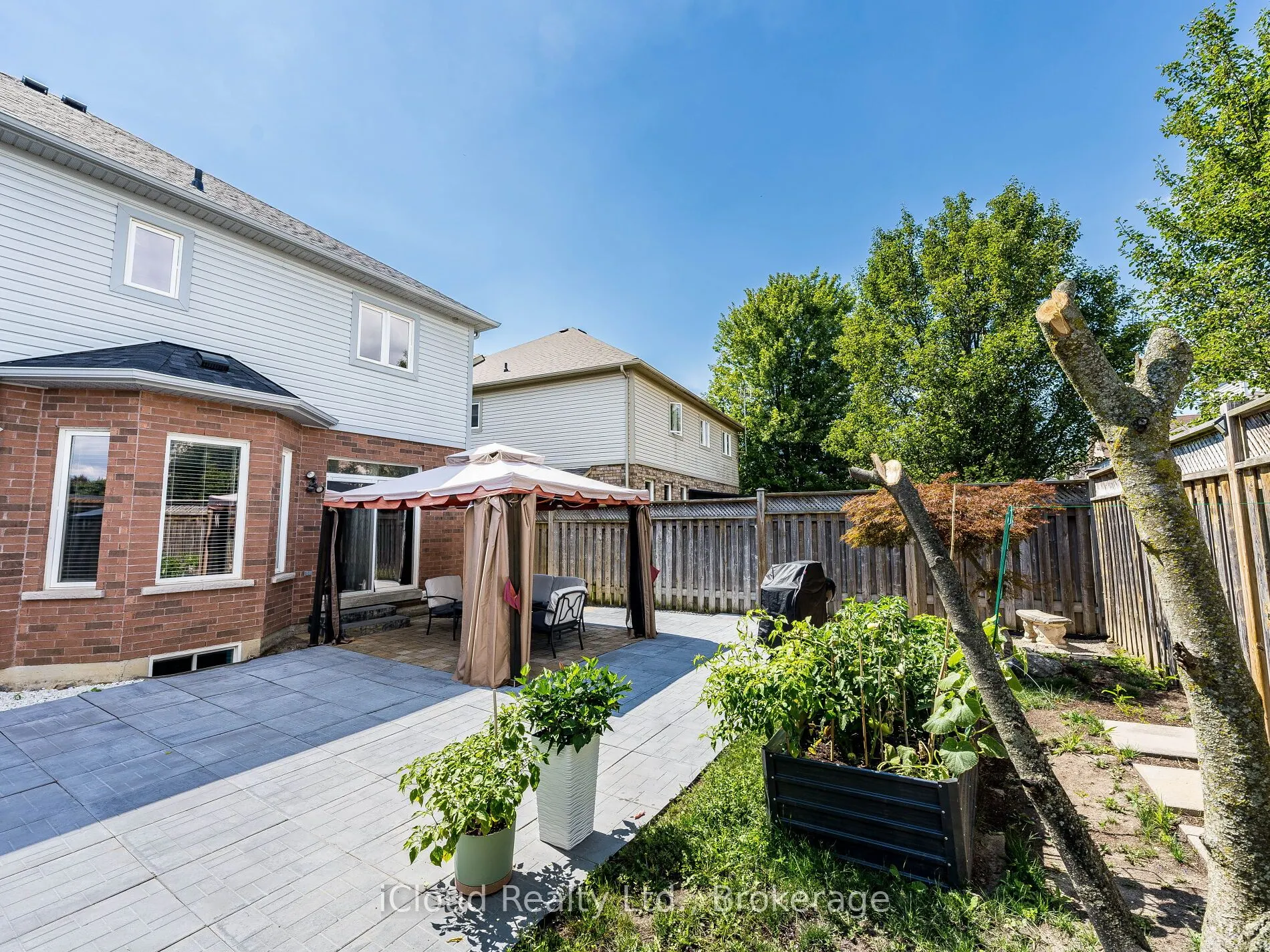 634 Oxbow Crescent
