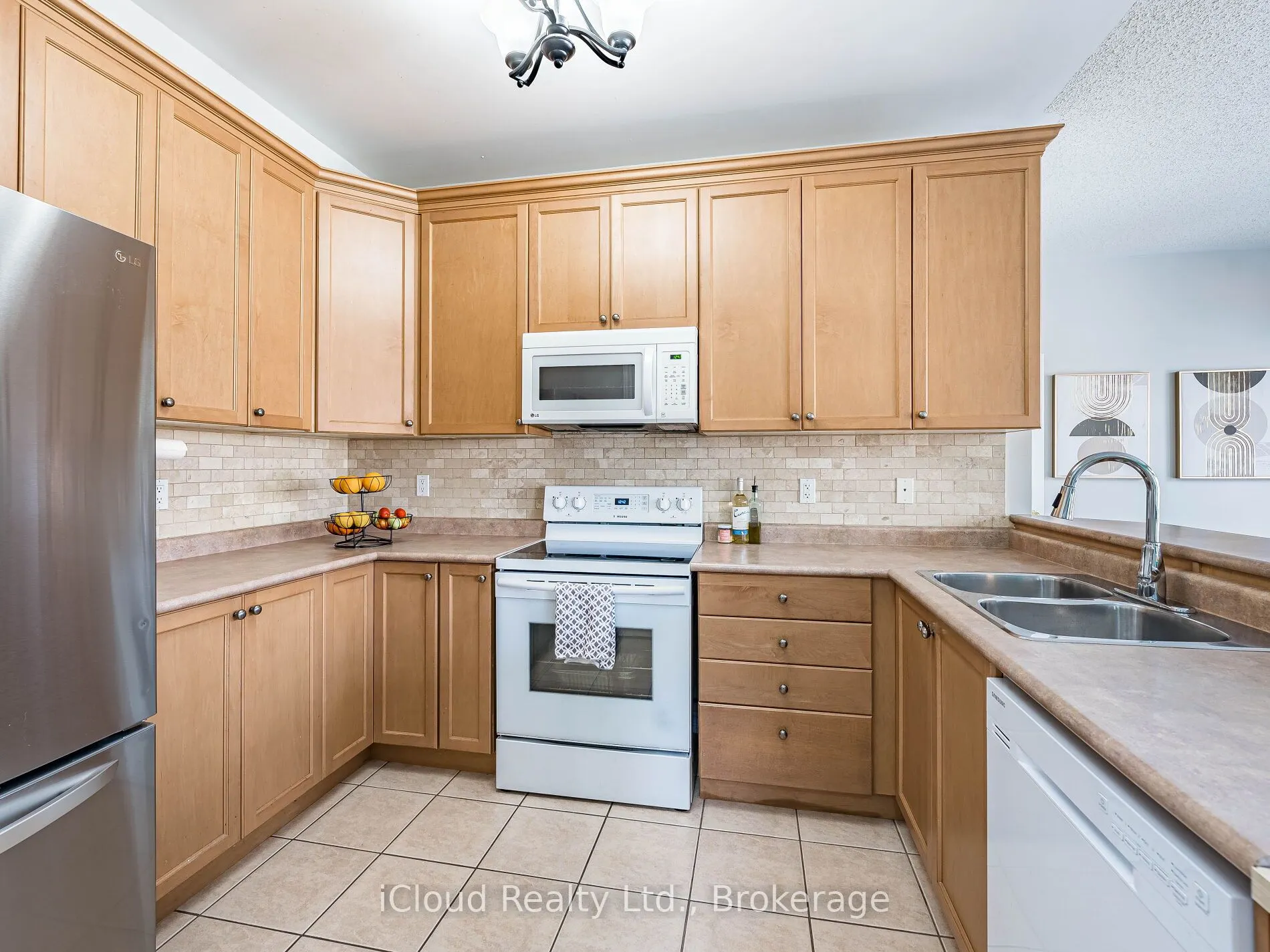 634 Oxbow Crescent